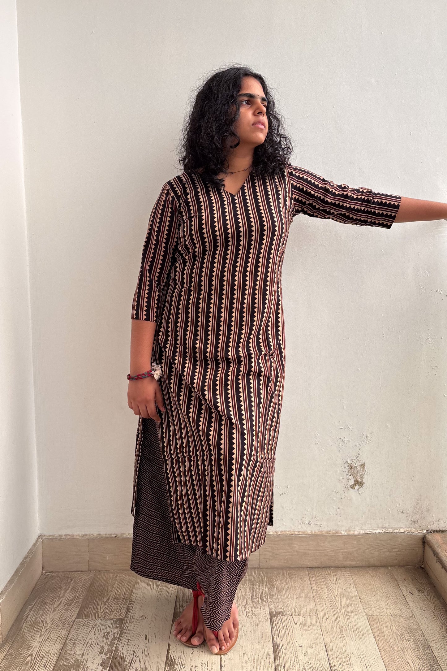 Varagini Black Straight Cut Kurta