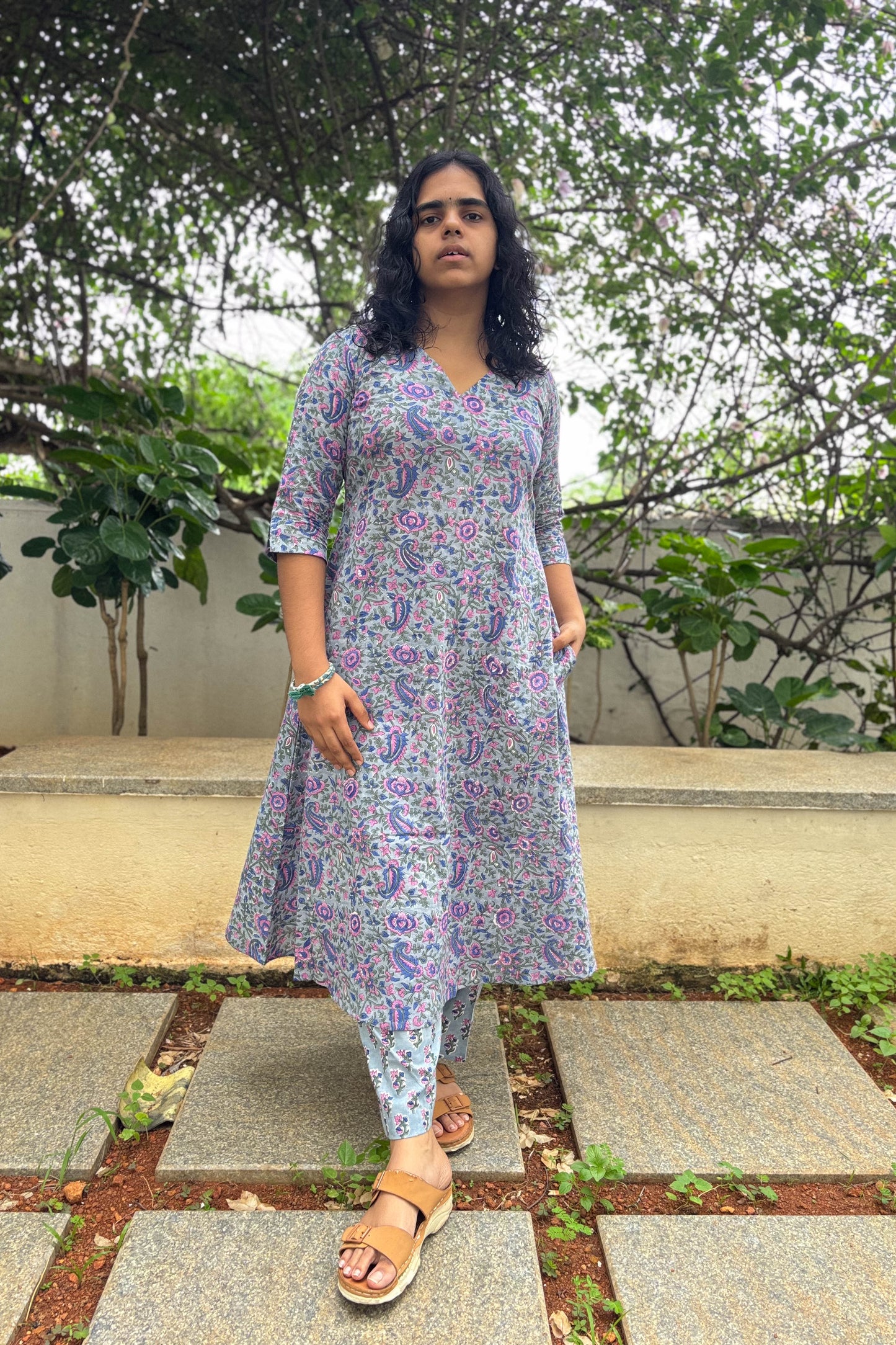 Set of 2- Aomi Sanganeri Aline Kurta & Pants