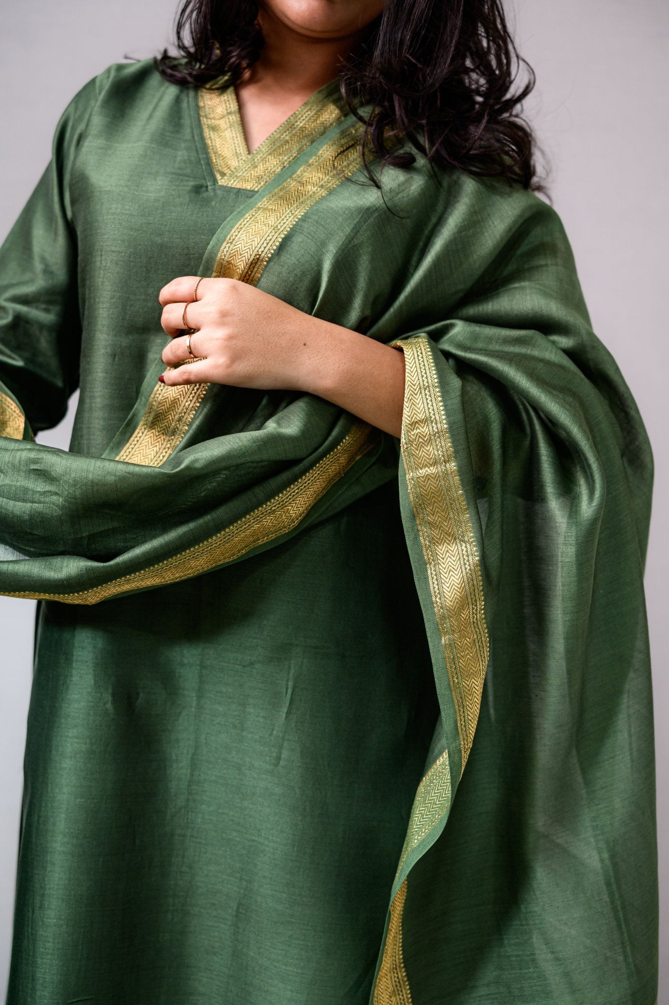 Green Maheshwari Silk Dupatta - Lobha Deepthis
