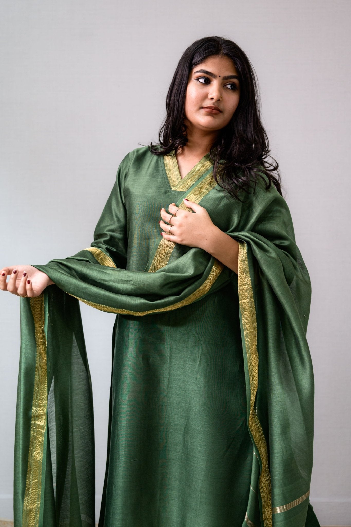 Green Maheshwari Silk Dupatta - Lobha Deepthis
