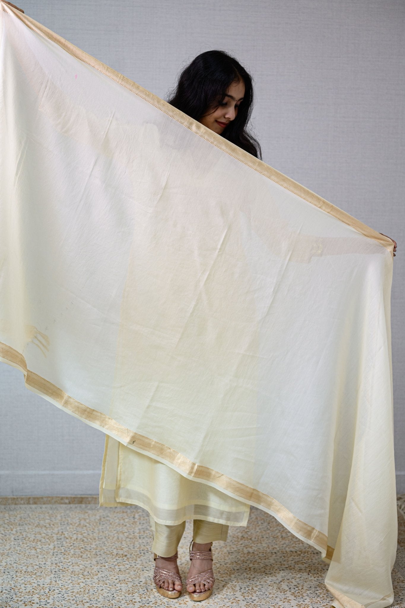 Ivory Maheshwari Silk Dupatta - Lobha Deepthis