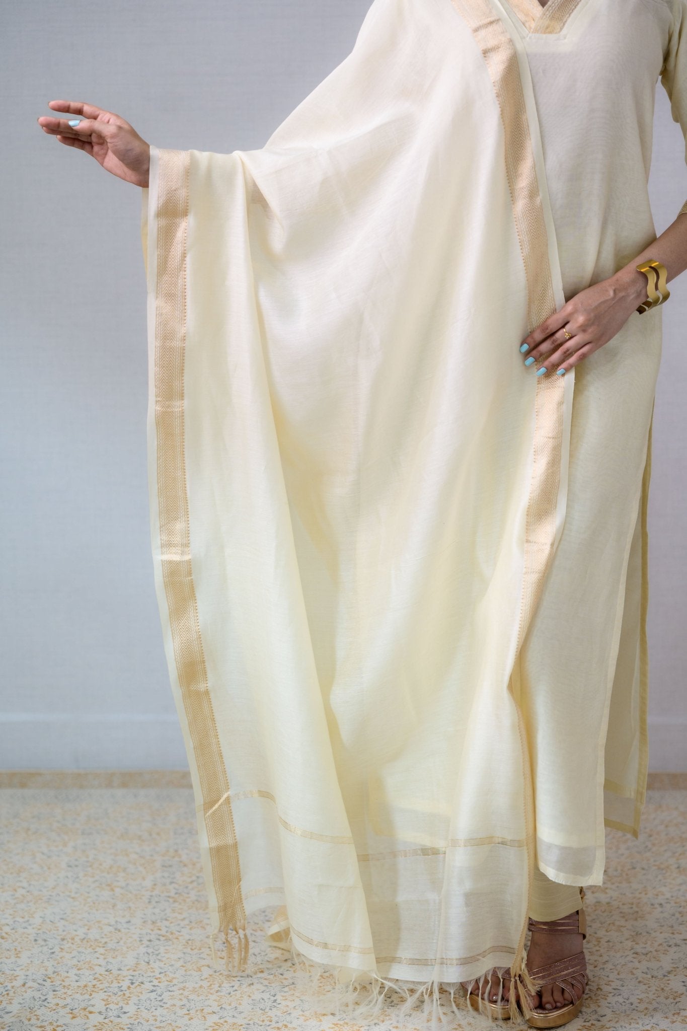 Ivory Maheshwari Silk Dupatta - Lobha Deepthis