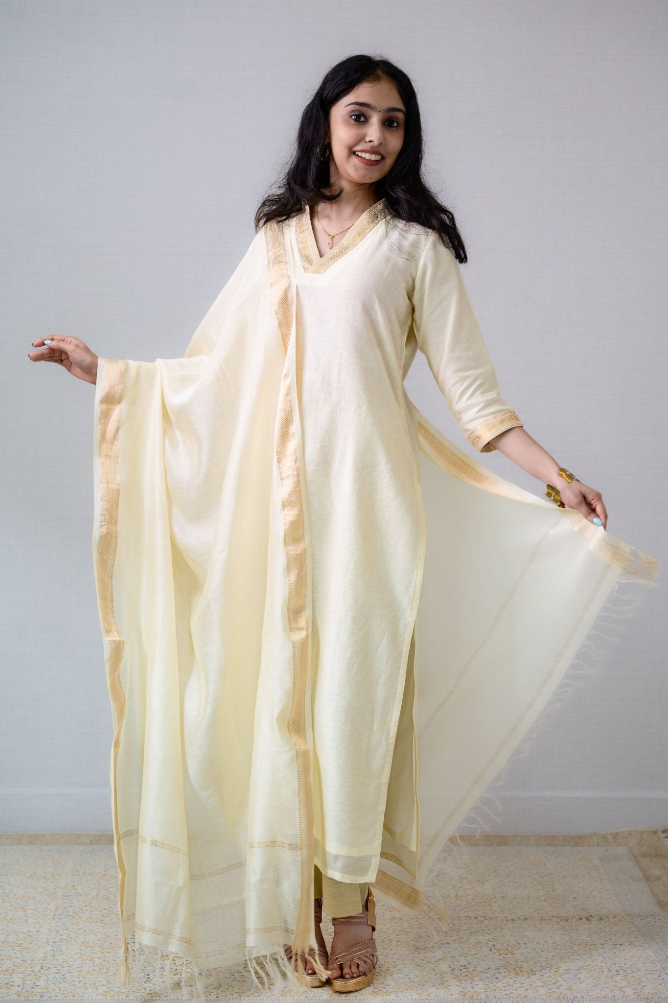 Ivory Maheshwari Silk Dupatta - Lobha Deepthis