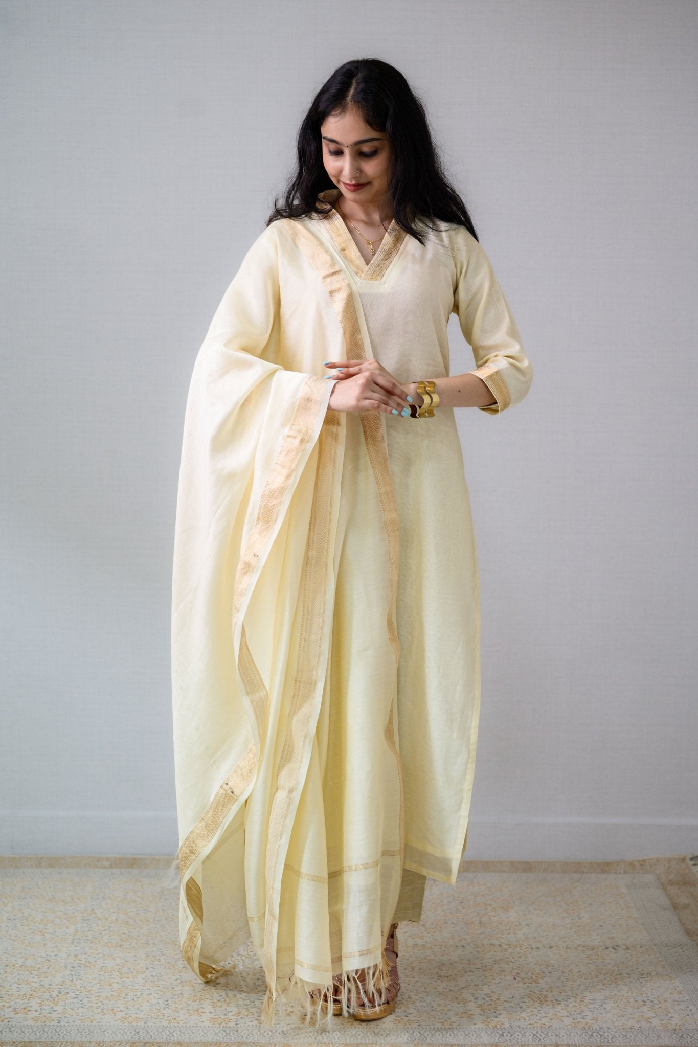 Ivory Maheshwari Silk Dupatta - Lobha Deepthis