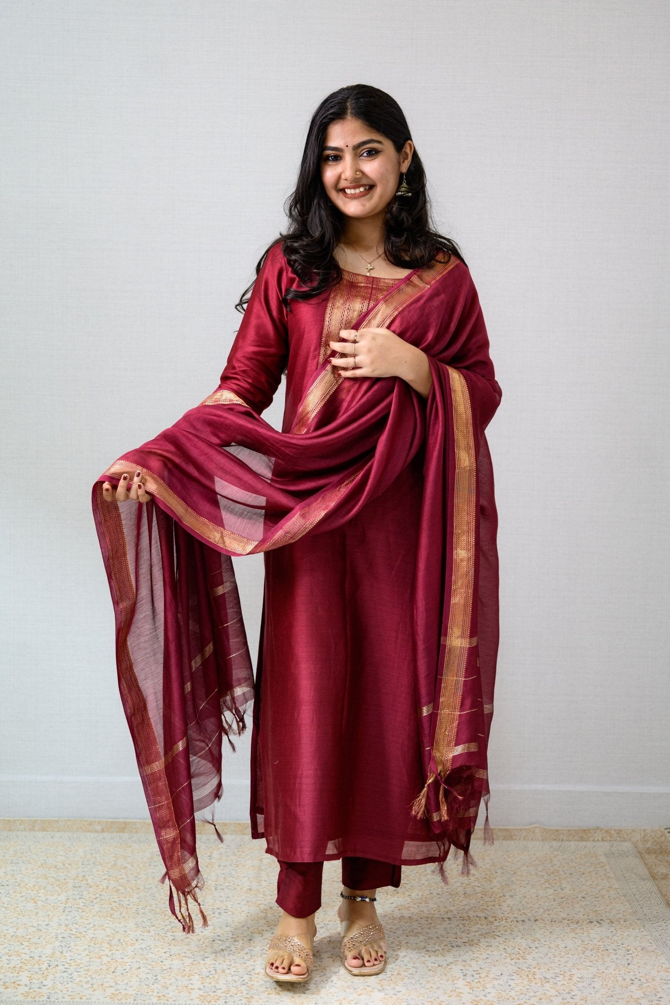 Maroon Maheshwari Silk Dupatta - Lobha Deepthis