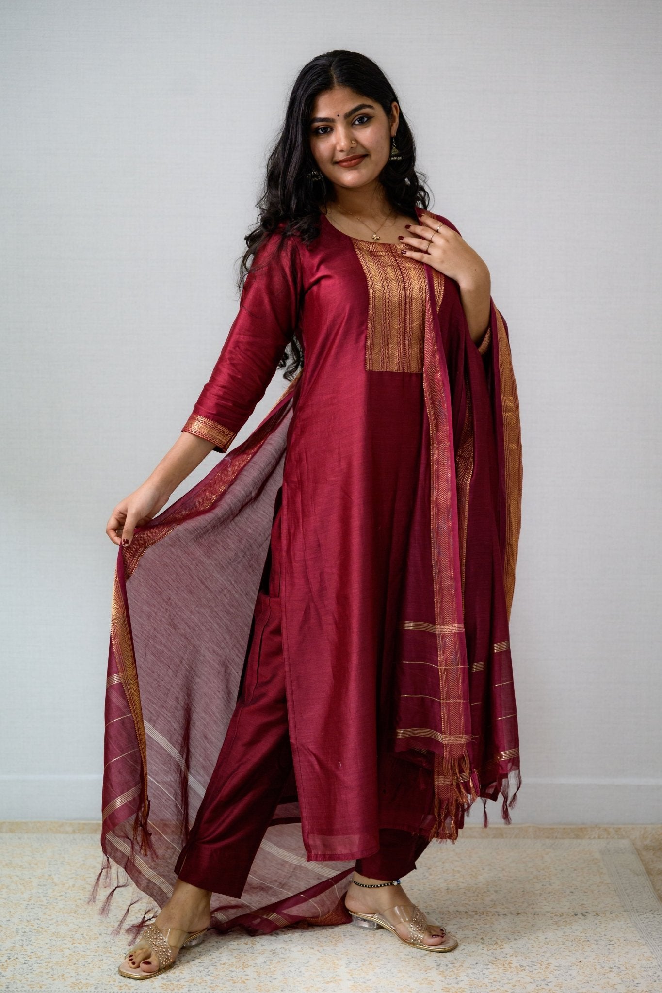 Maroon Maheshwari Silk Dupatta - Lobha Deepthis