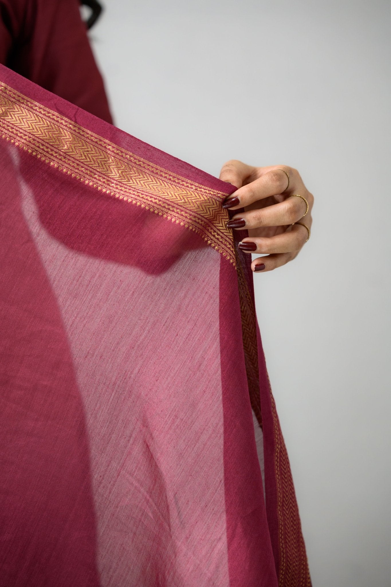 Maroon Maheshwari Silk Dupatta - Lobha Deepthis