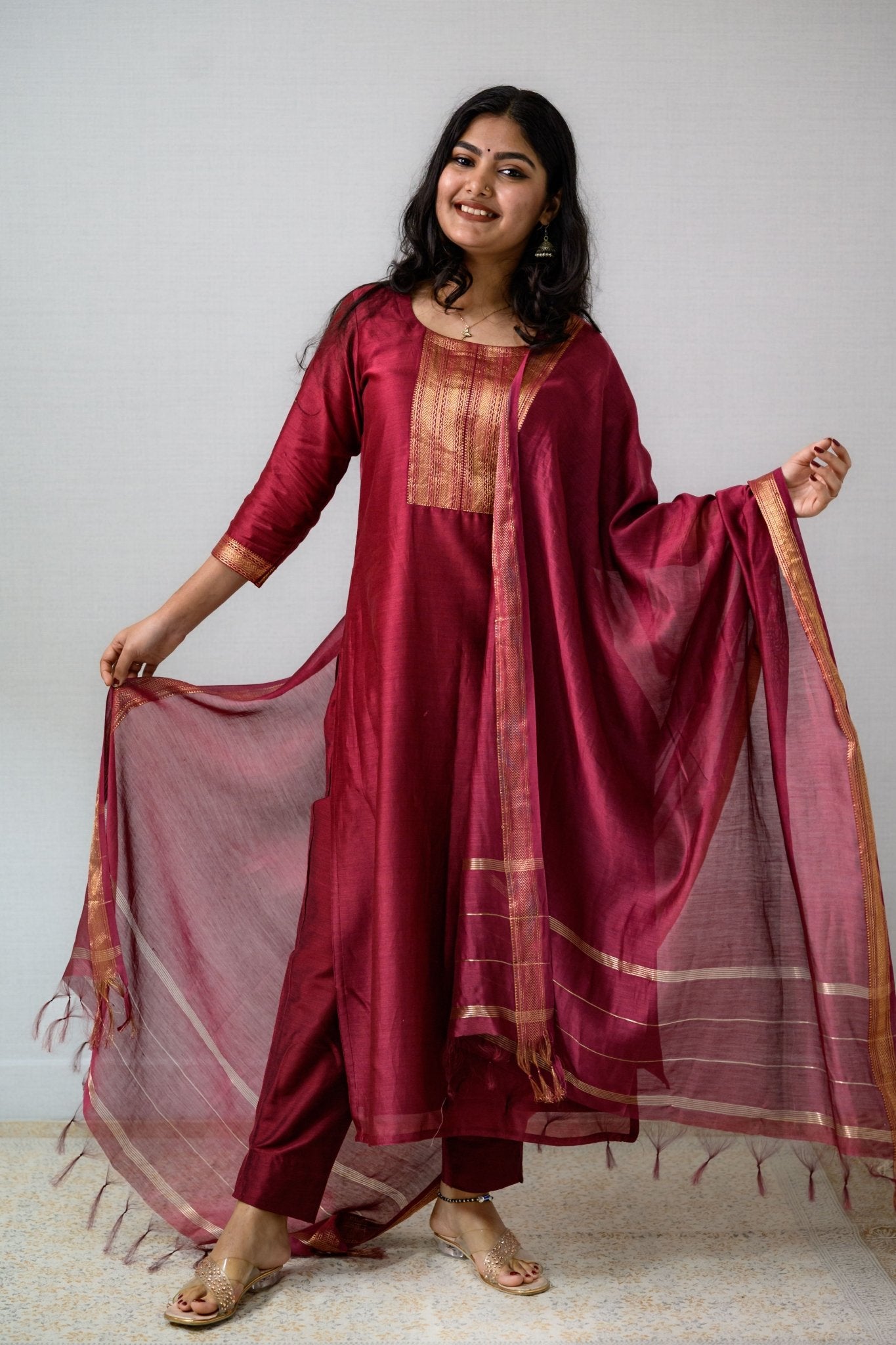Maroon Maheshwari Silk Dupatta - Lobha Deepthis