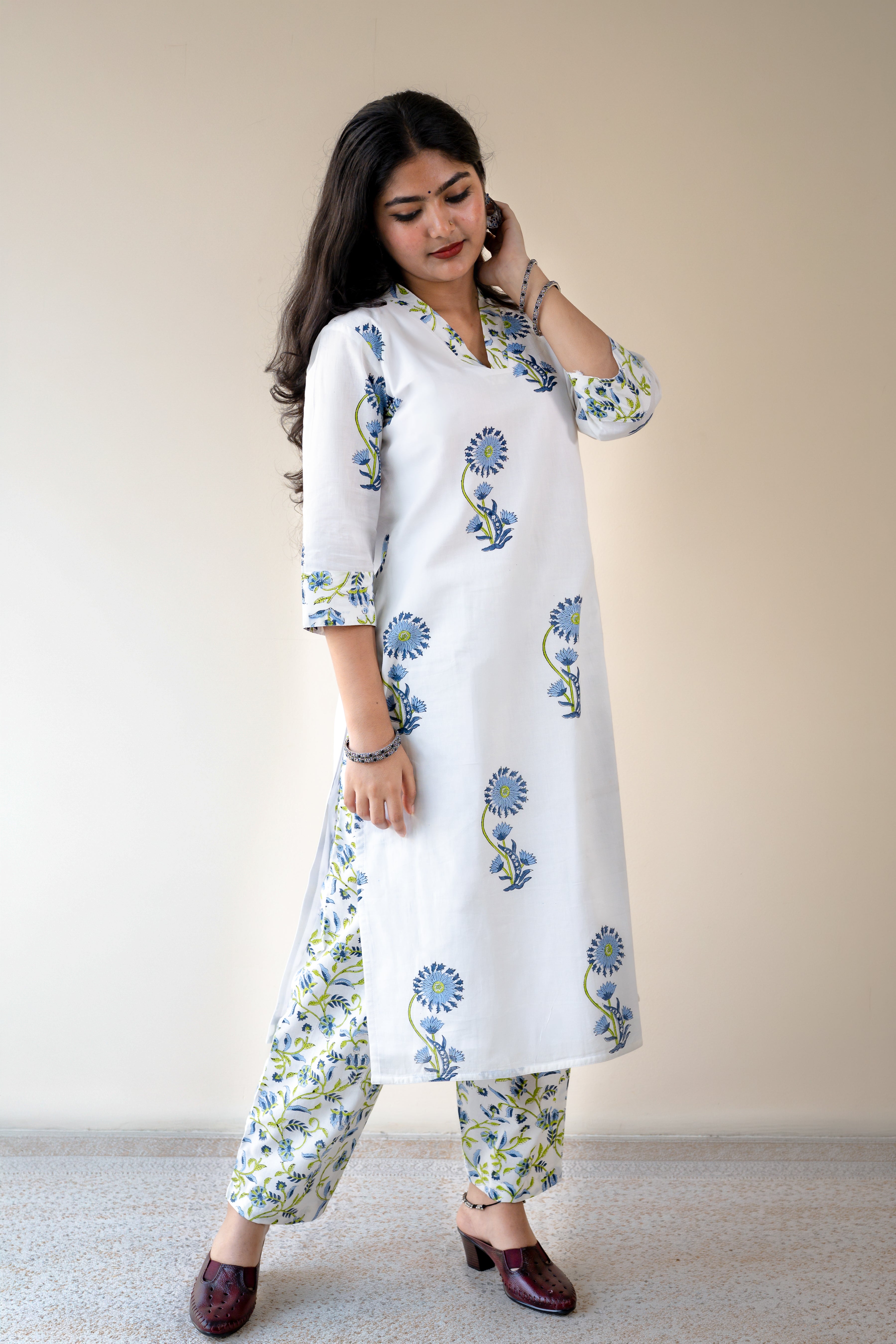 Set of 2- Sanganeri Blossoms Kurta & Pants