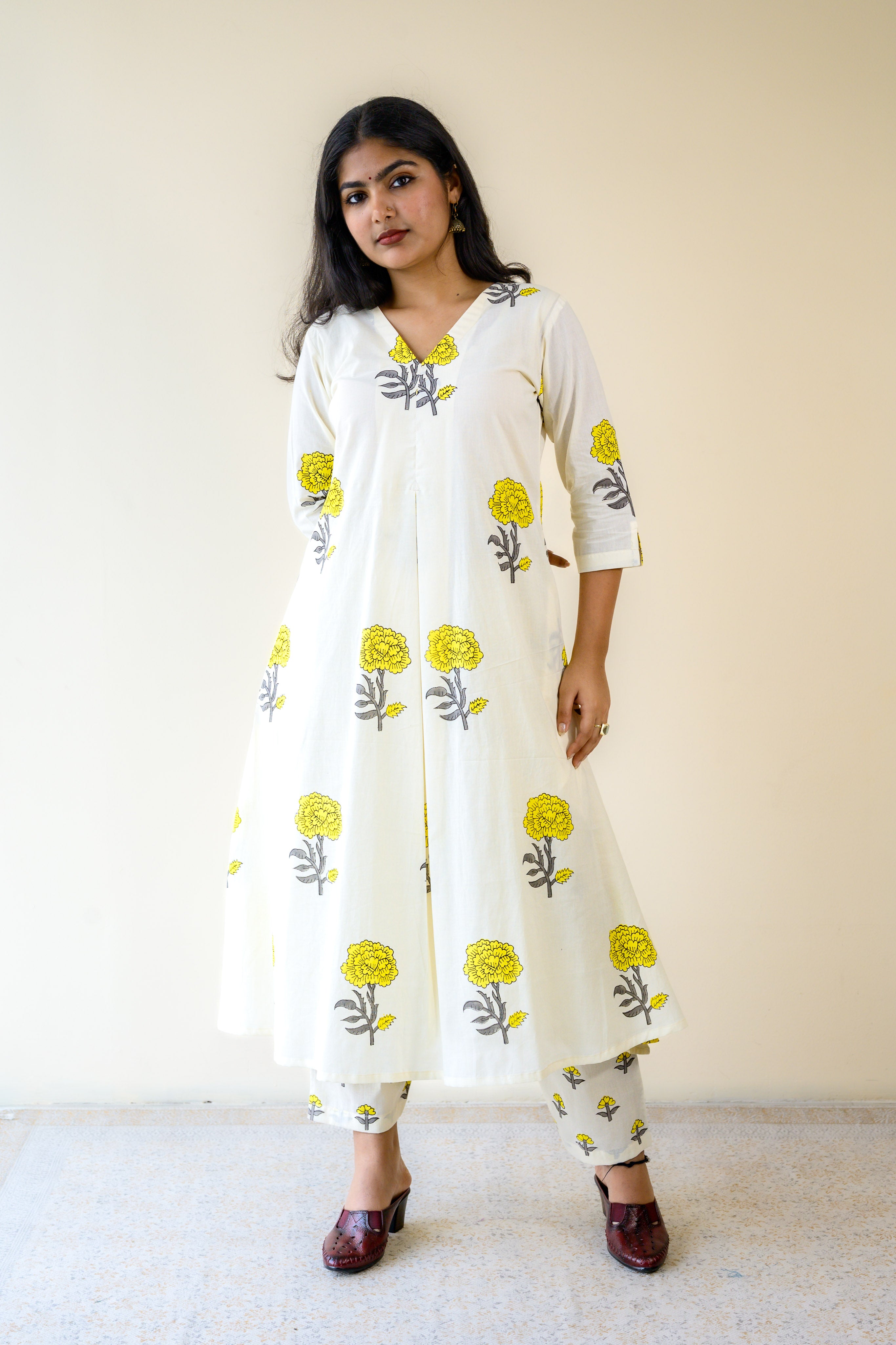 Set of 2- Jamanthi on Cream Sanganeri Box Pleated Kurta and Pants