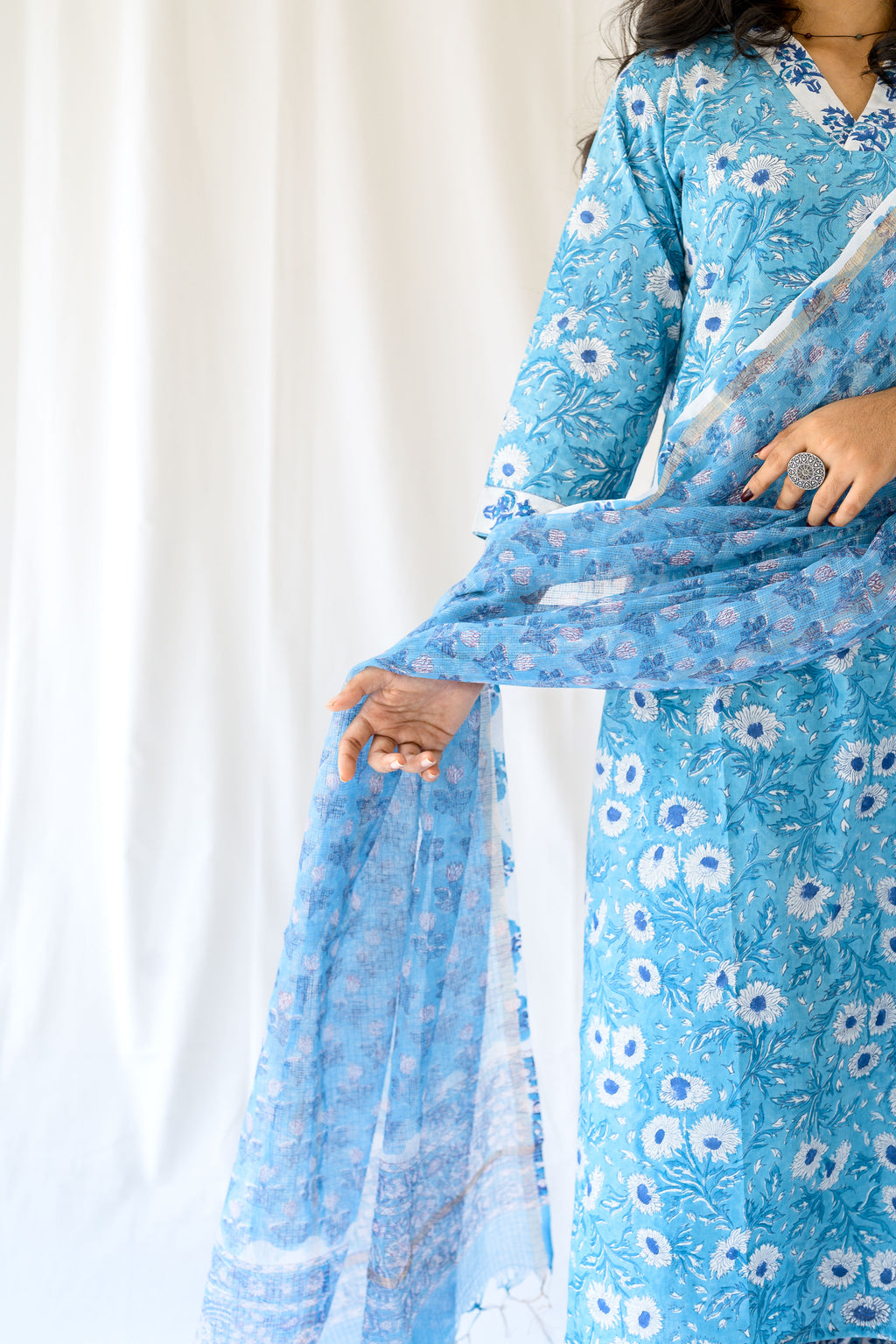 Set of 2- Sorai Sanganeri Straight Kurta & Straight Pants