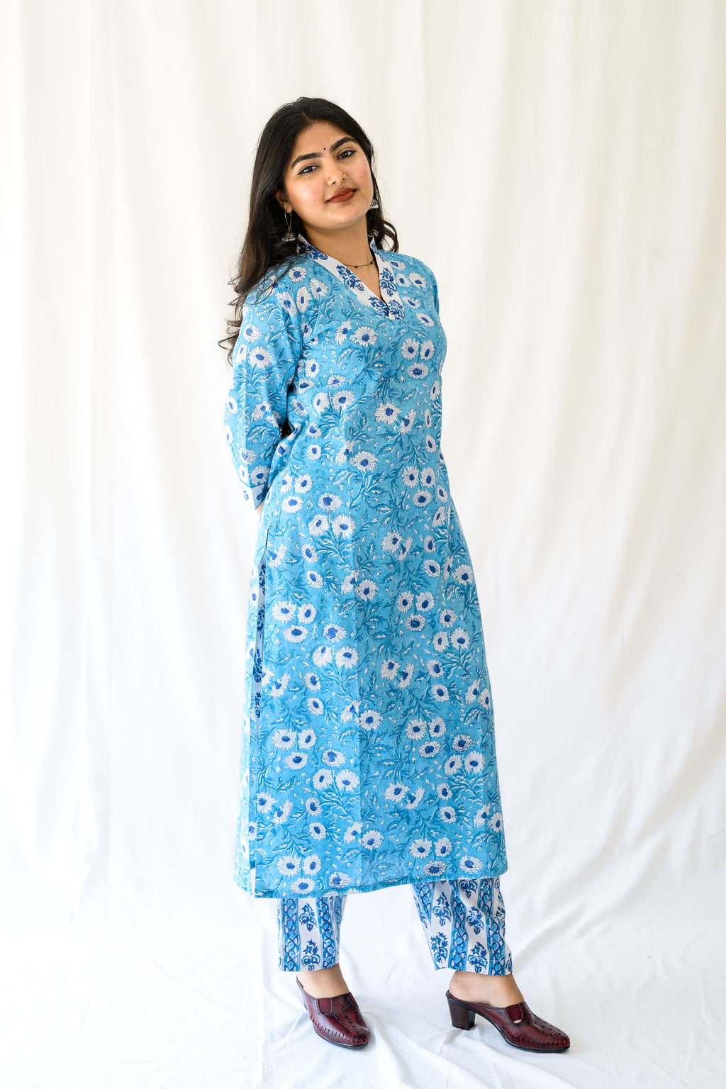Set of 2- Sorai Sanganeri Straight Kurta & Straight Pants