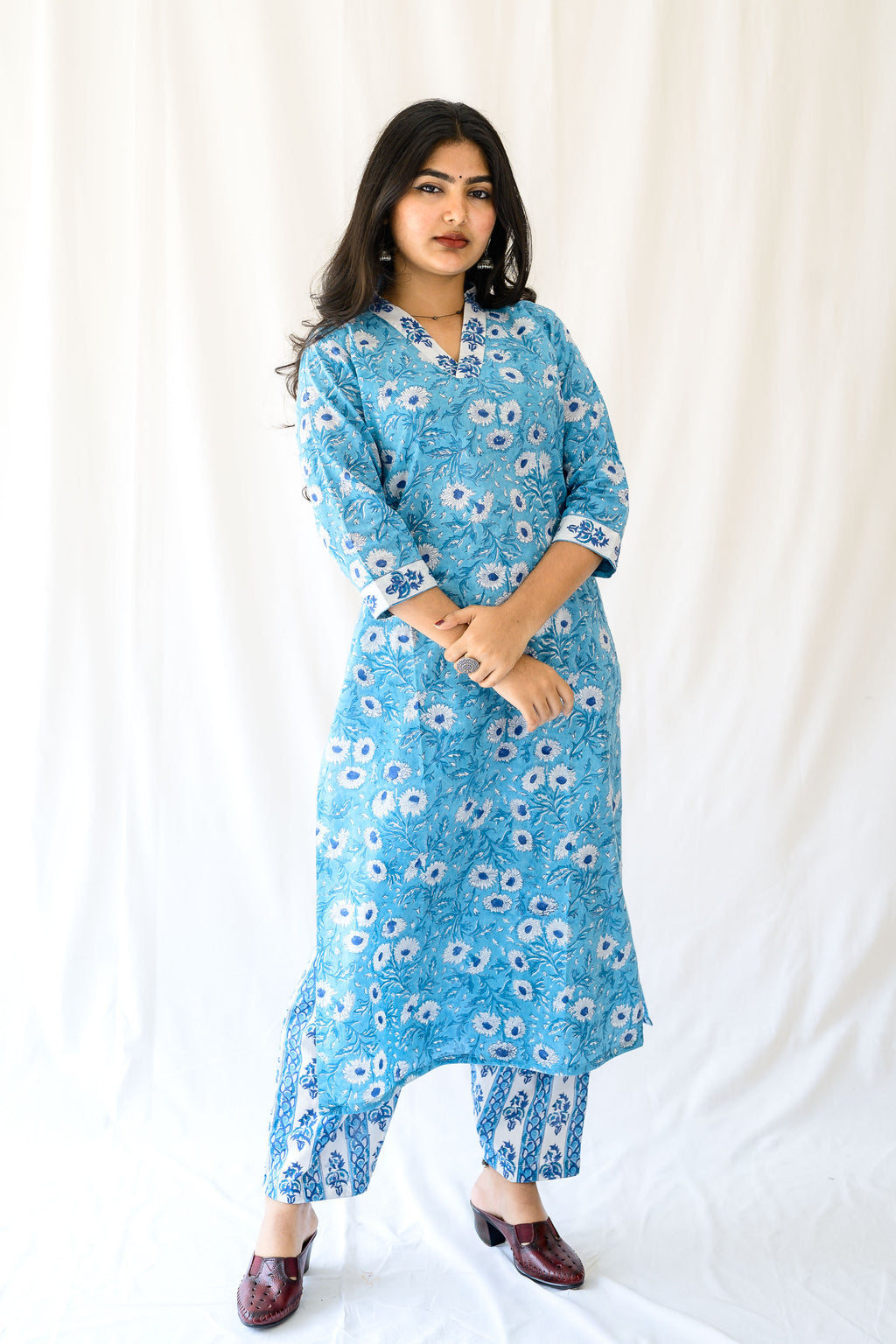 Set of 2- Sorai Sanganeri Straight Kurta & Straight Pants