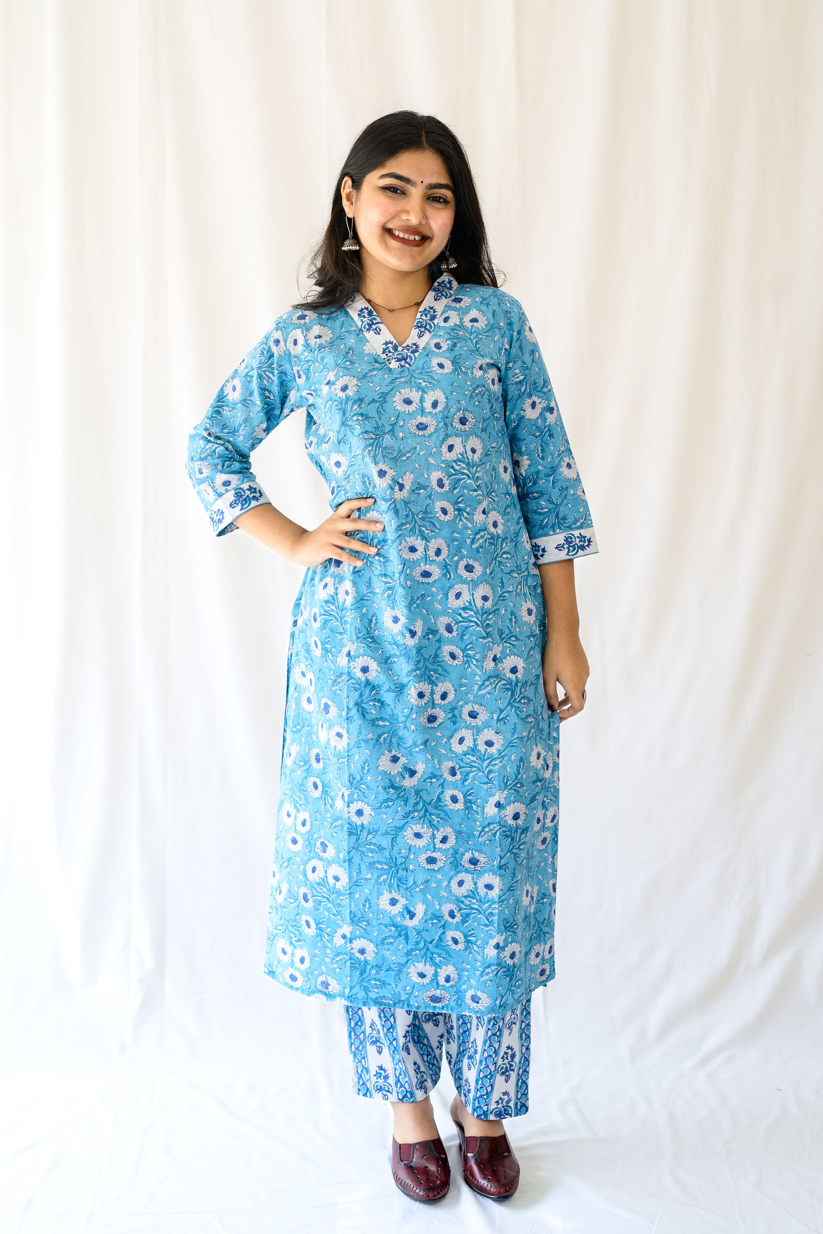 Set of 2- Sorai Sanganeri Straight Kurta & Straight Pants