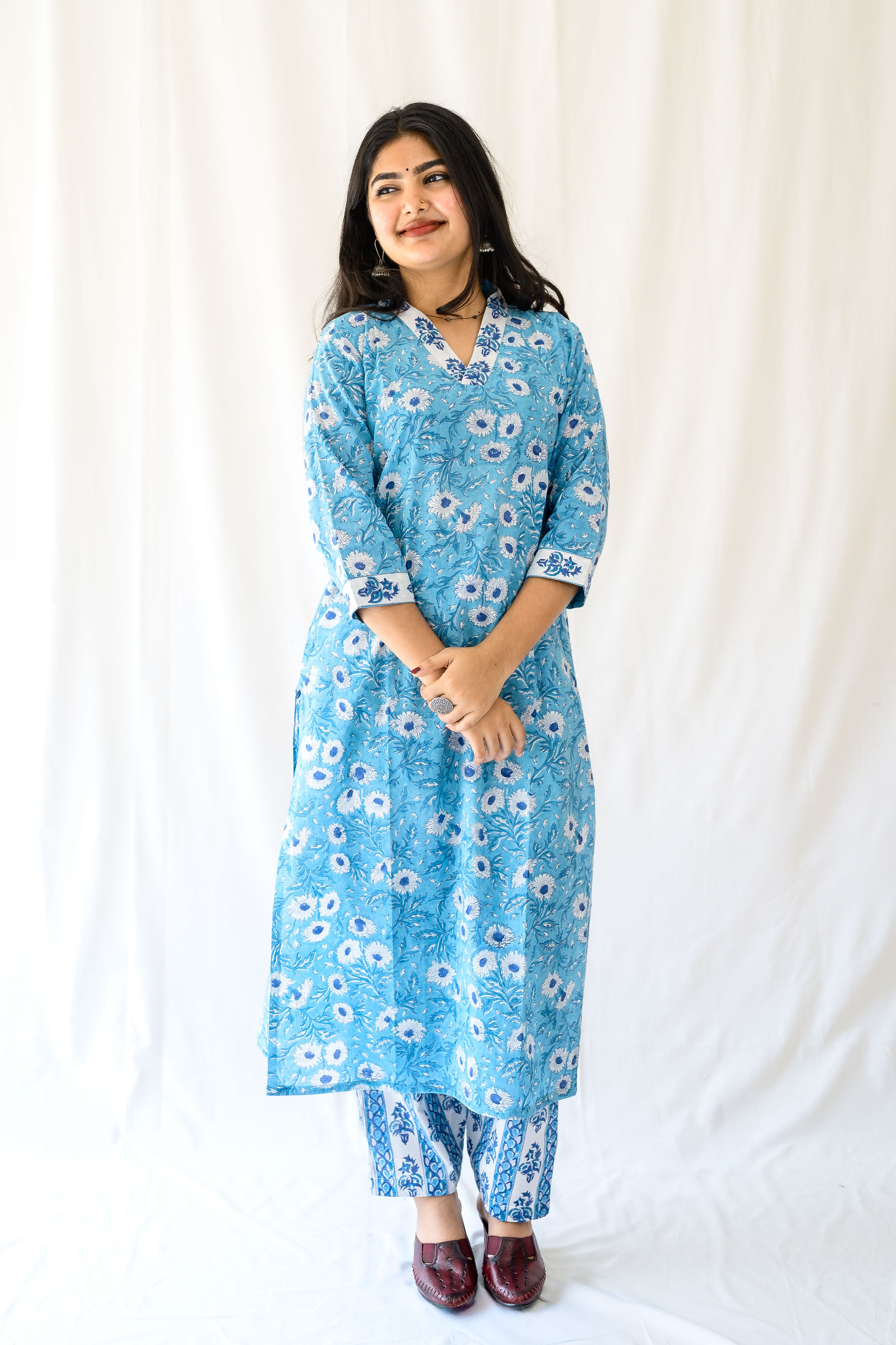 Set of 2- Sorai Sanganeri Straight Kurta & Straight Pants