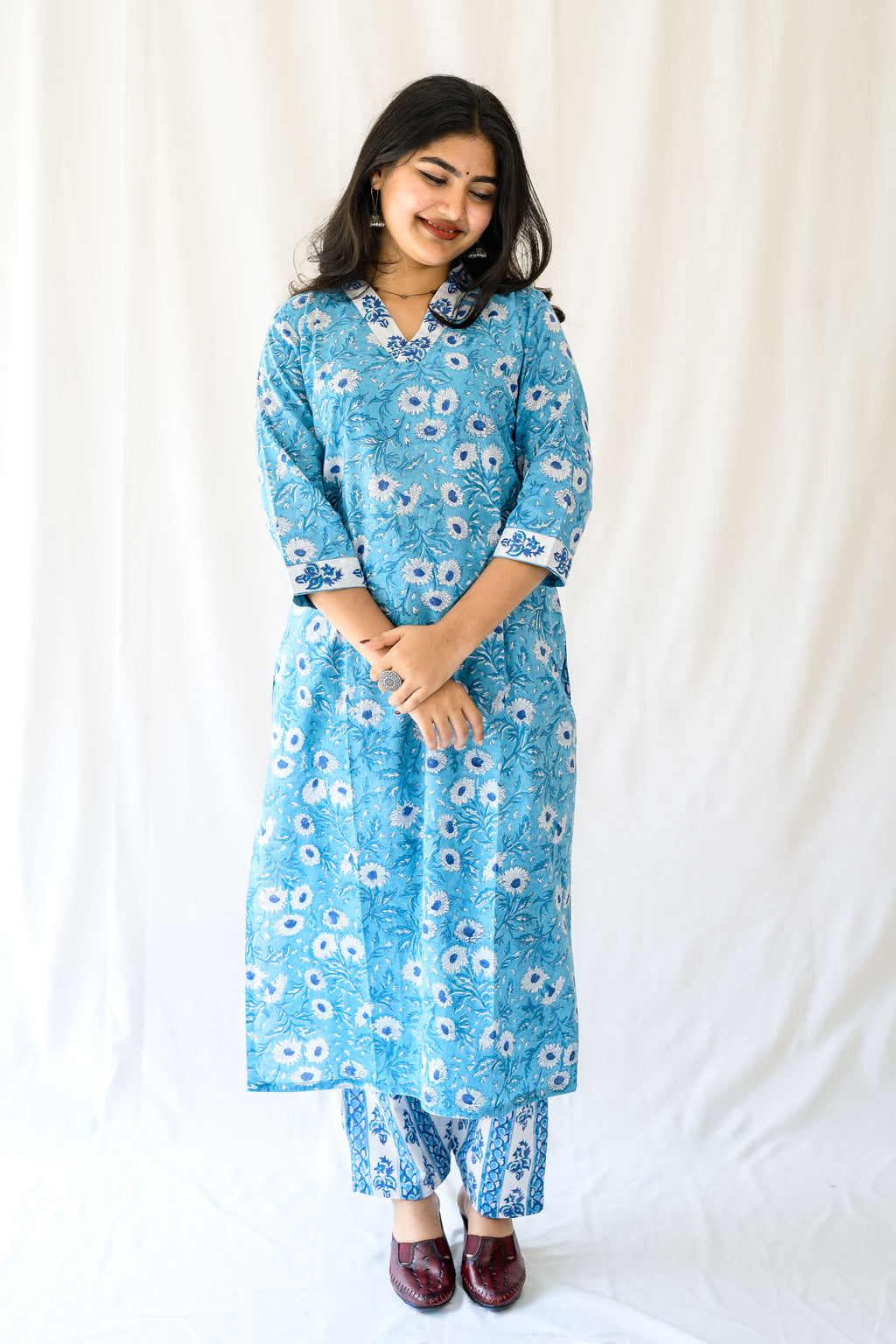 Set of 2- Sorai Sanganeri Straight Kurta & Straight Pants