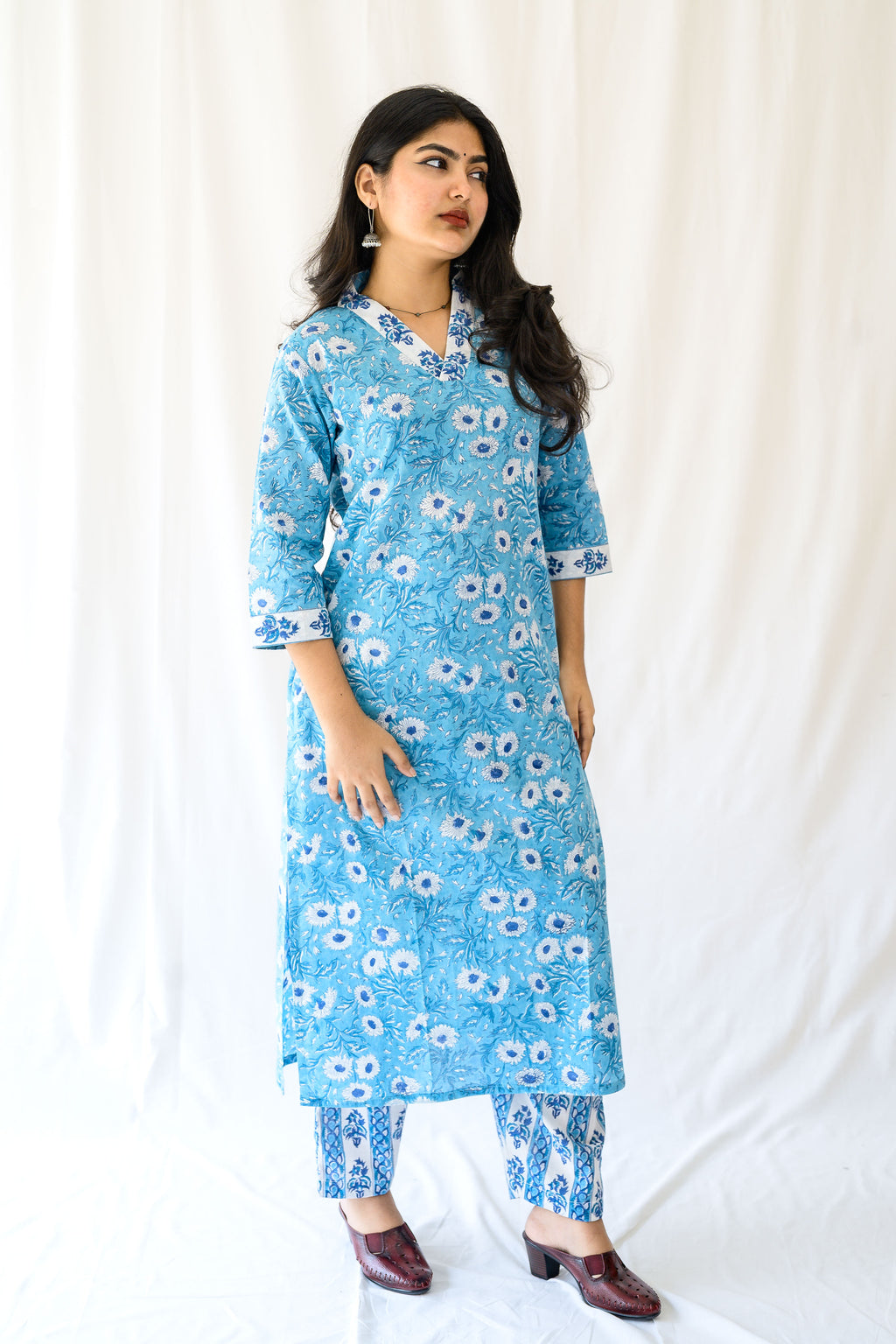 Set of 2- Sorai Sanganeri Straight Kurta & Straight Pants