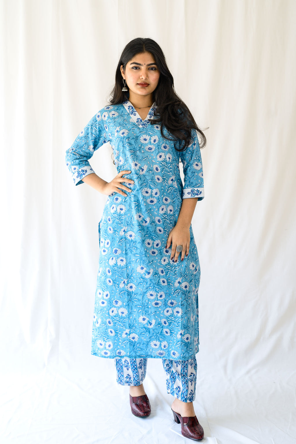 Set of 2- Sorai Sanganeri Straight Kurta & Straight Pants
