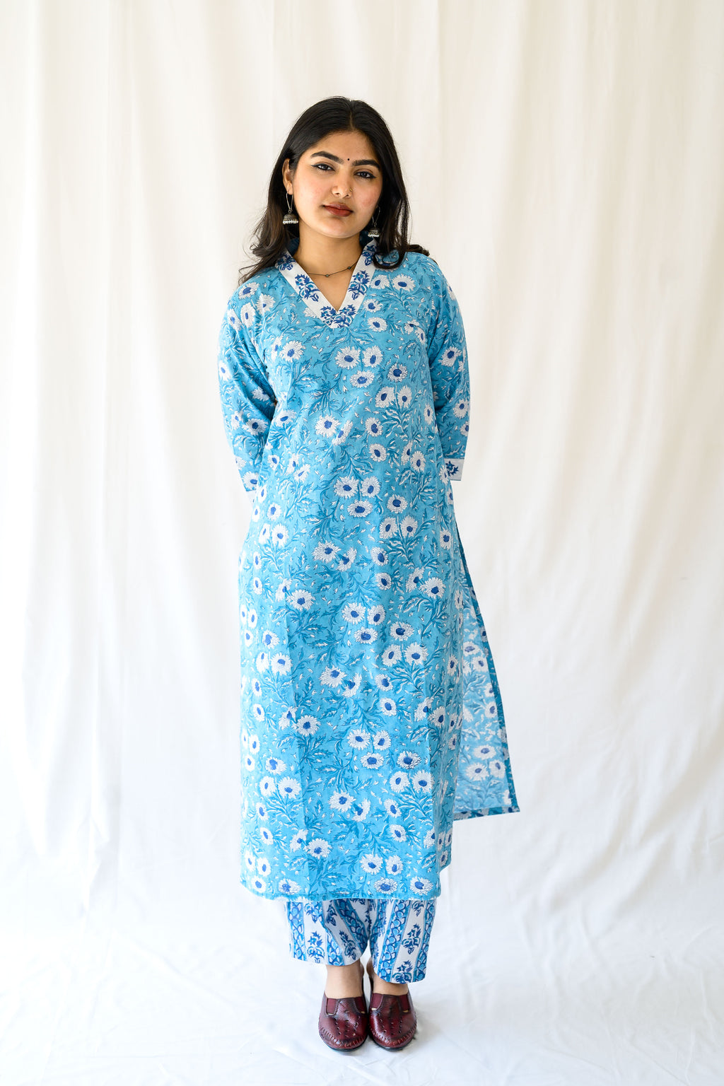 Set of 2- Sorai Sanganeri Straight Kurta & Straight Pants