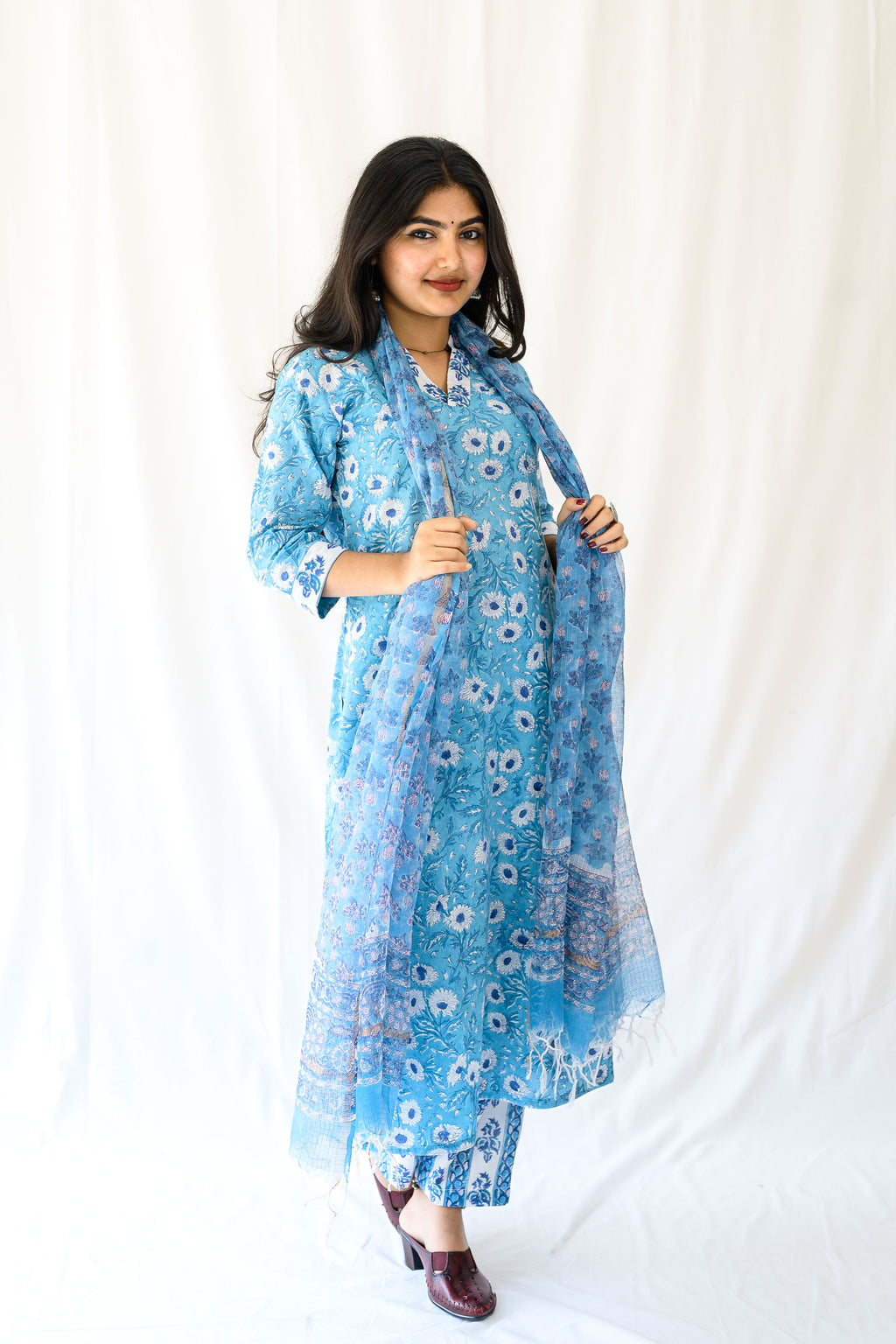 Set of 2- Sorai Sanganeri Straight Kurta & Straight Pants