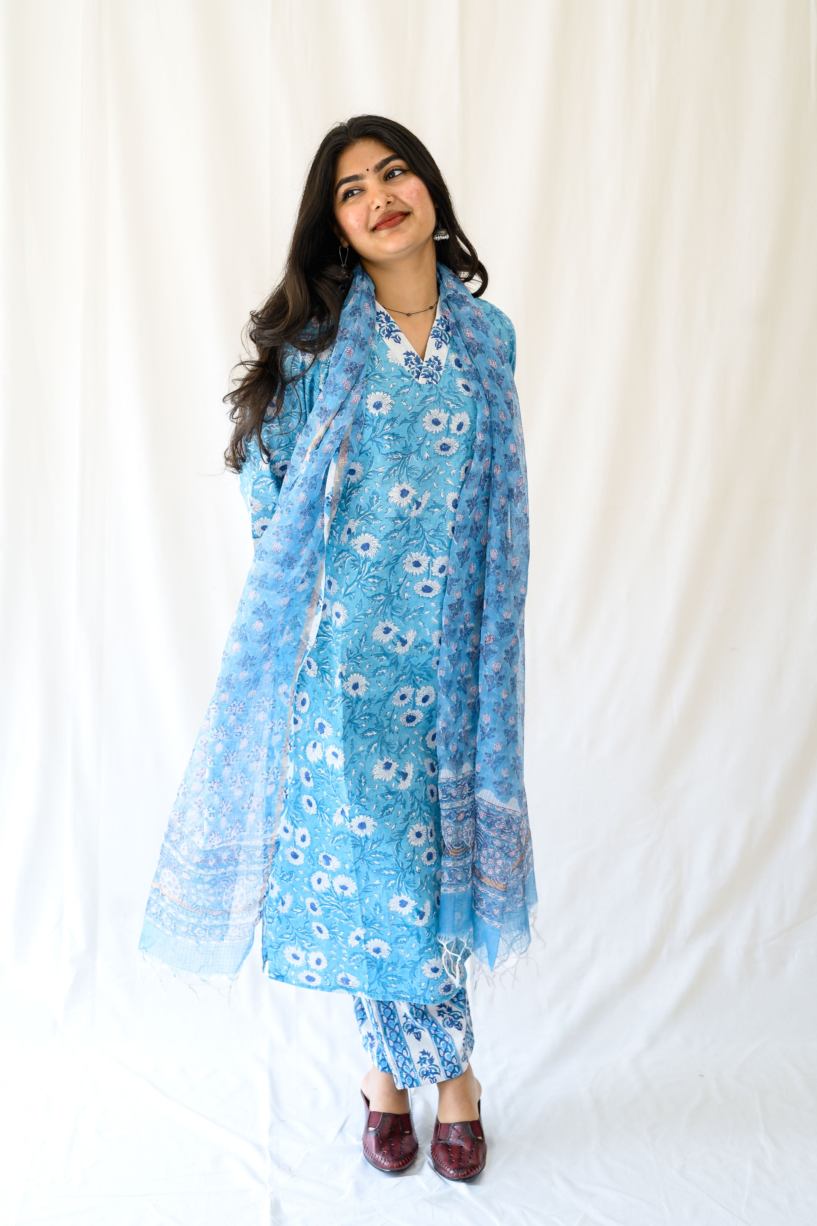 Set of 2- Sorai Sanganeri Straight Kurta & Straight Pants