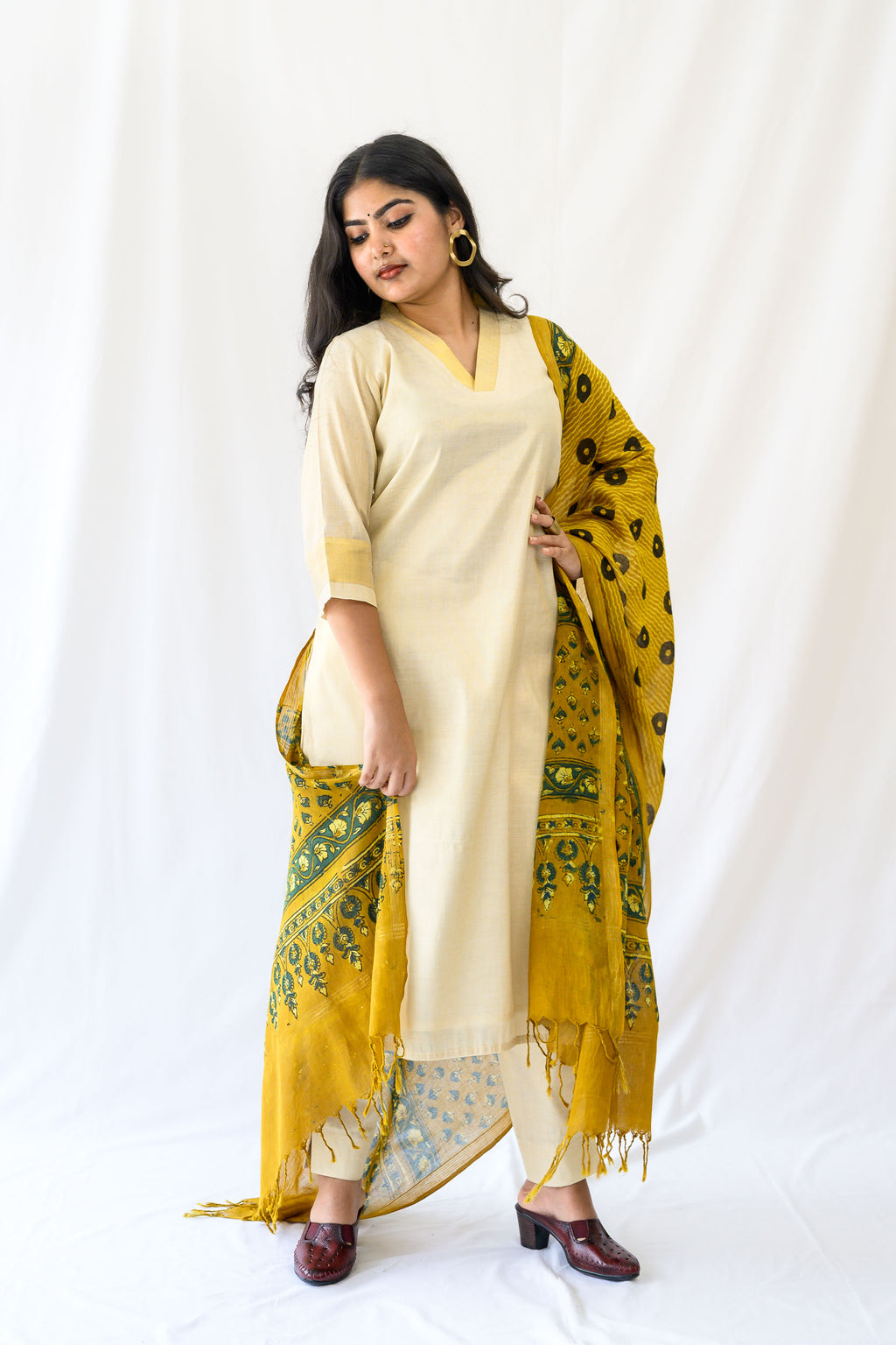 Kasavu Elegance Golden Tissue Straight Kurta