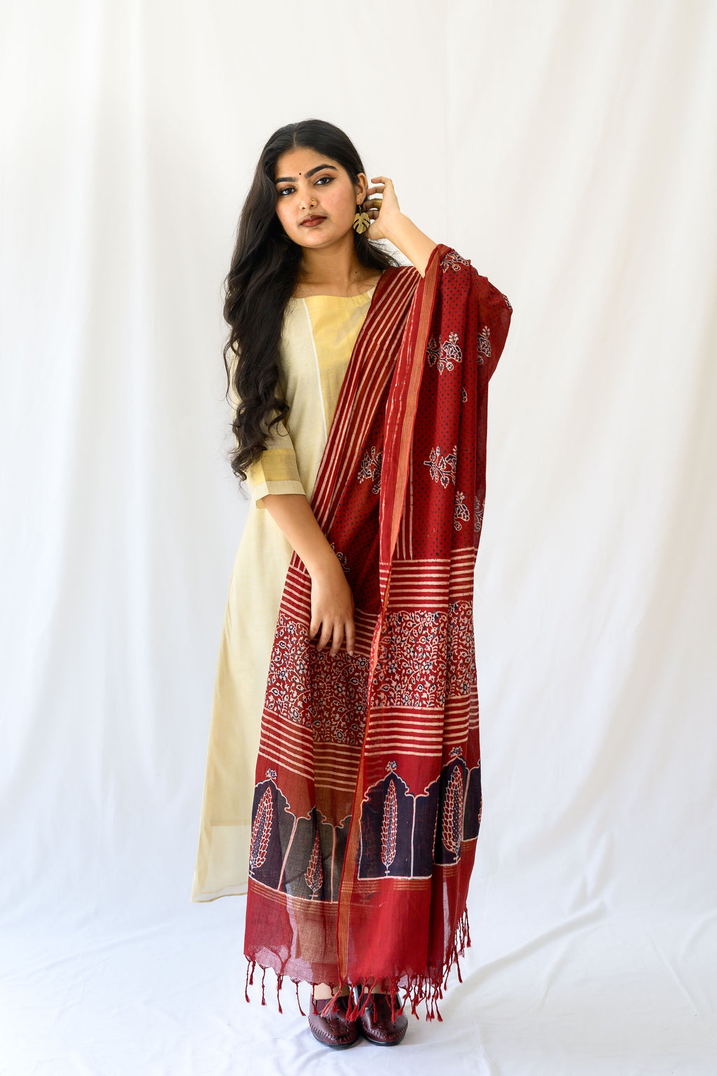 Kasavu Elegance Golden Tissue High Low Kurta