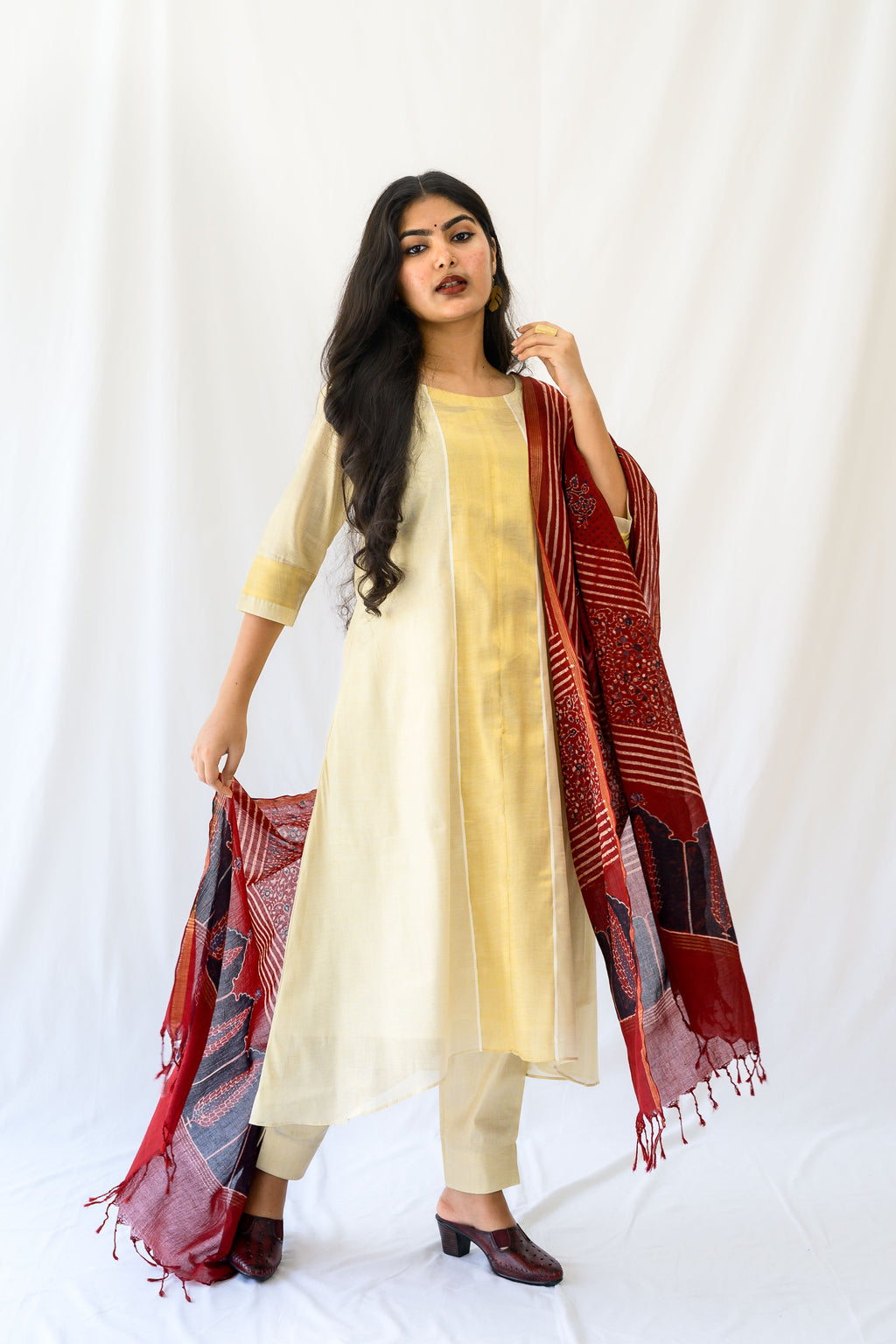 Kasavu Elegance Golden Tissue High Low Kurta