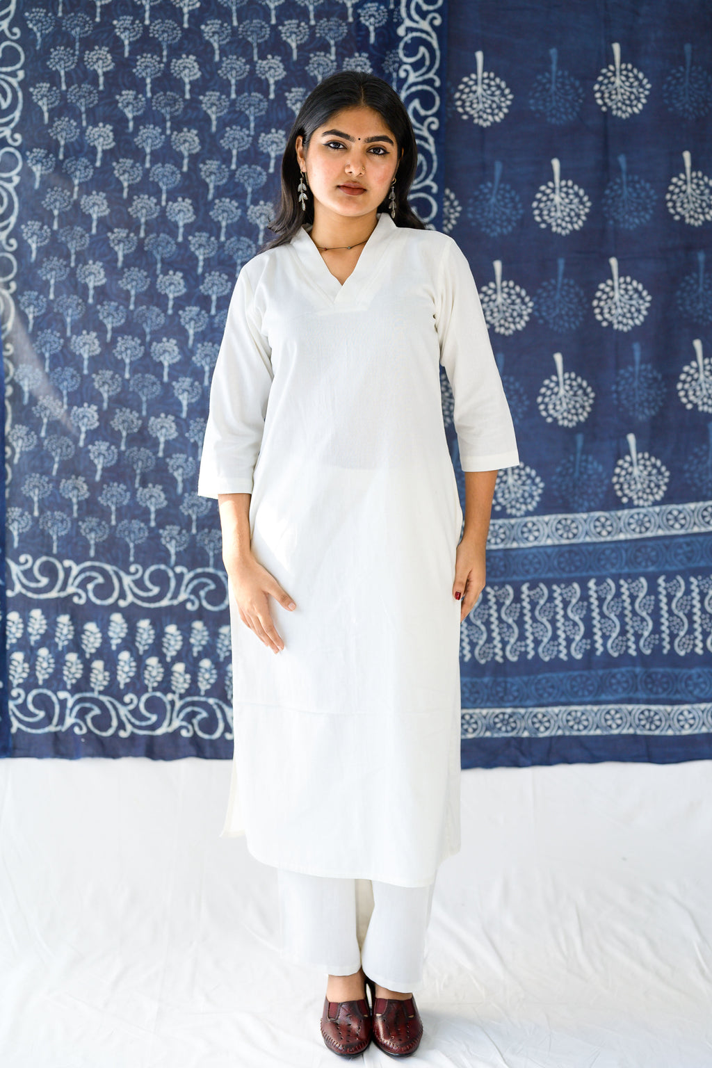 Set of 2- Off White Cotton Flax Collar Kurta & Pants Set