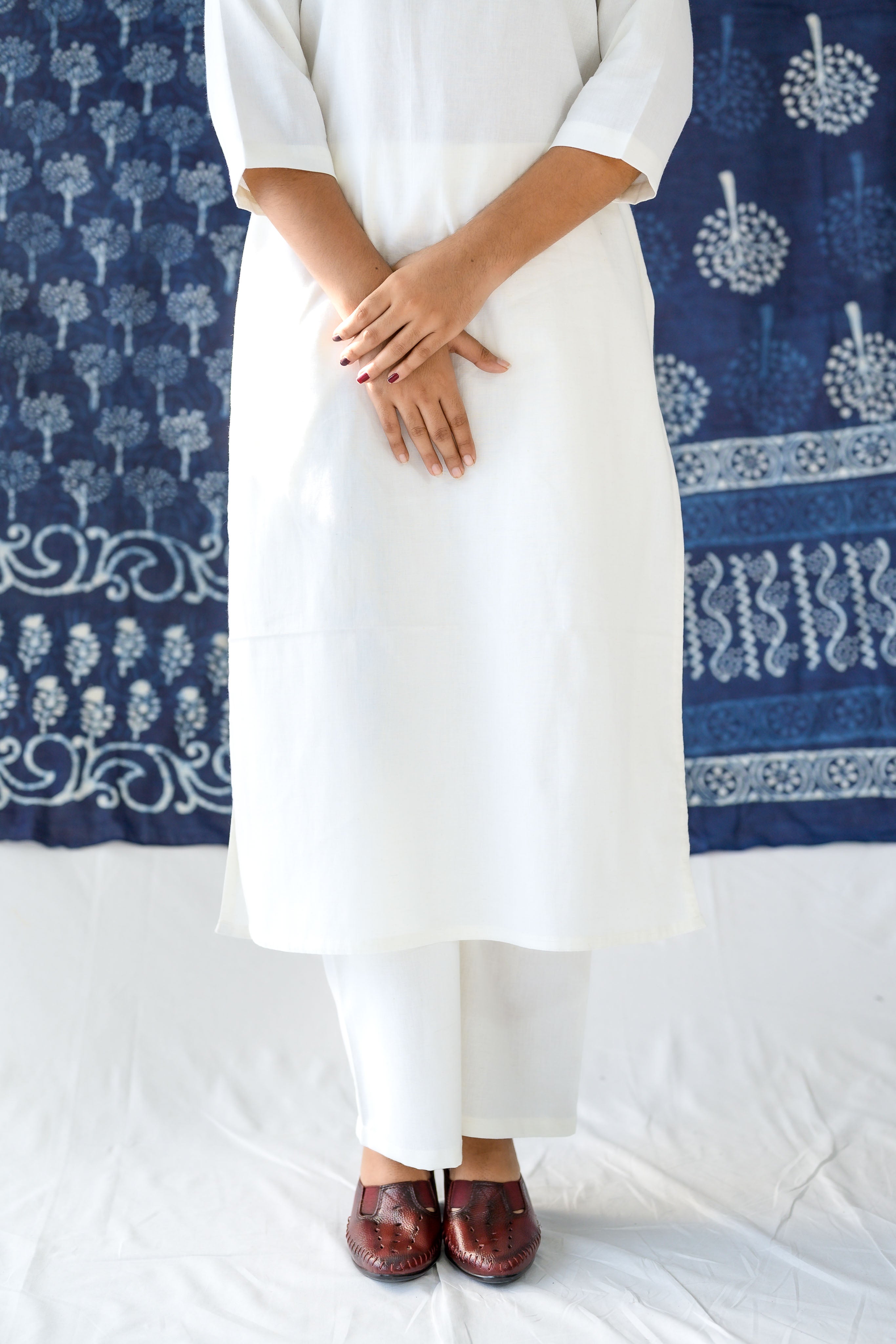 Set of 2- Off White Cotton Flax Collar Kurta & Pants Set