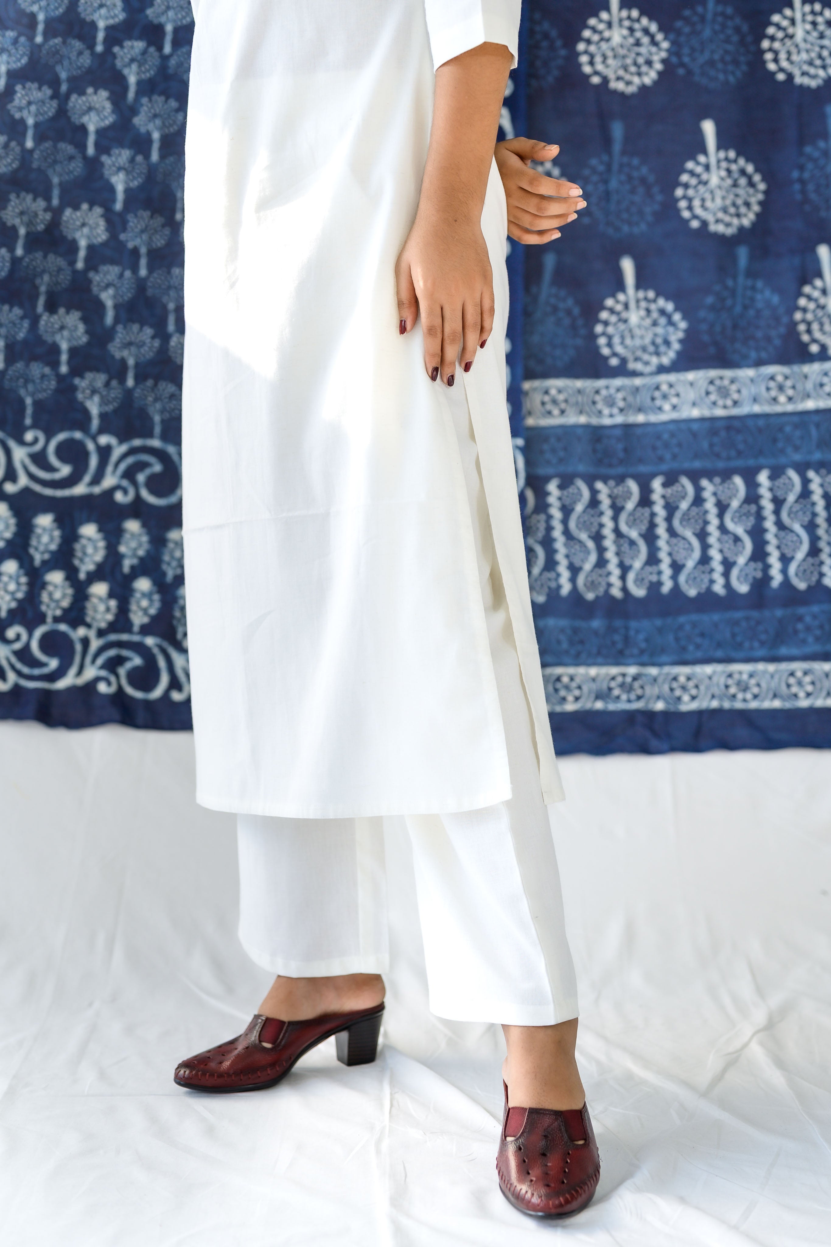 Set of 2- Off White Cotton Flax Collar Kurta & Pants Set