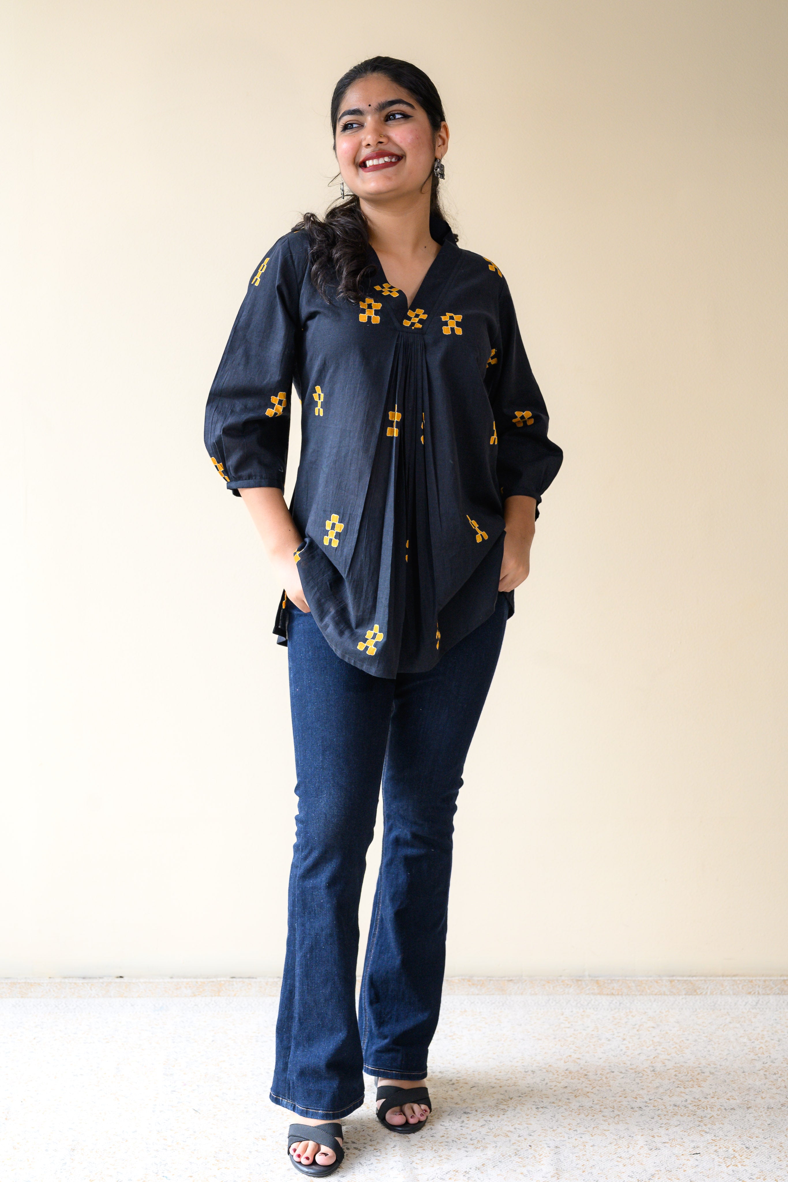 Paheli Dabu Short Top