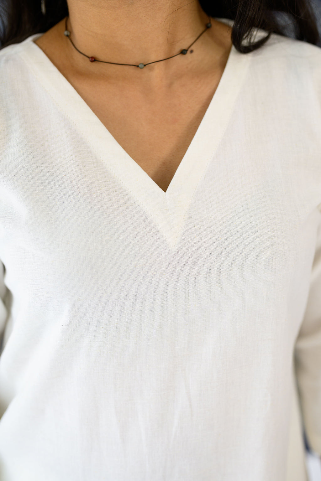 Set of 2- Off White Cotton Flax V Neck Kurta & Pants Set