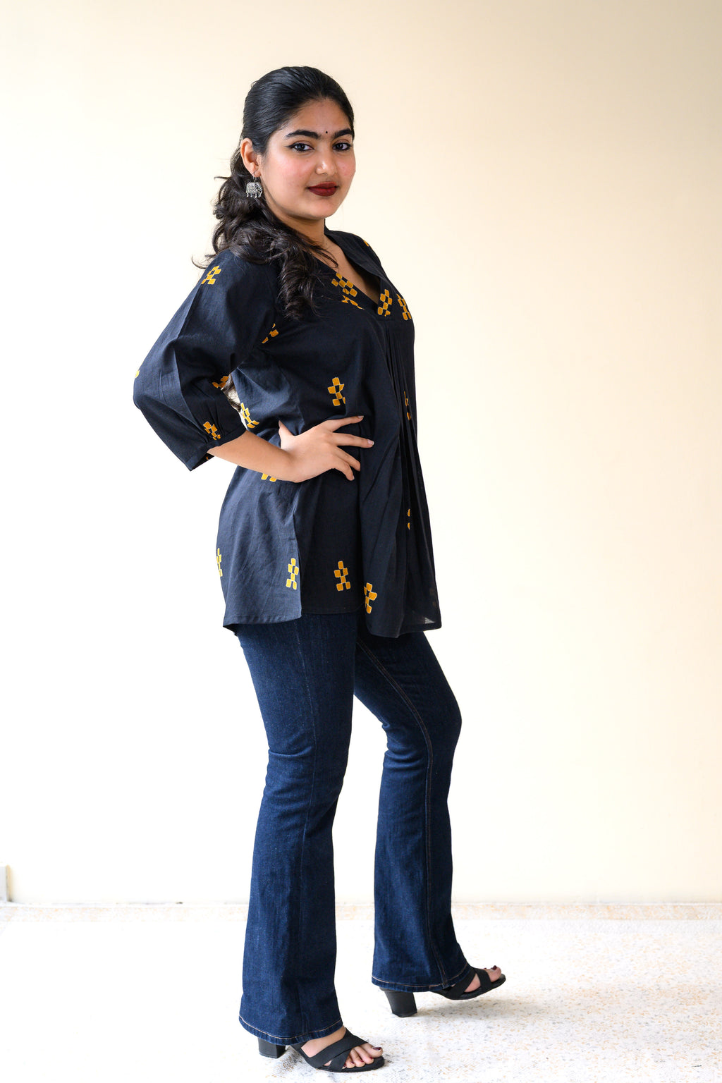 Paheli Dabu Short Top