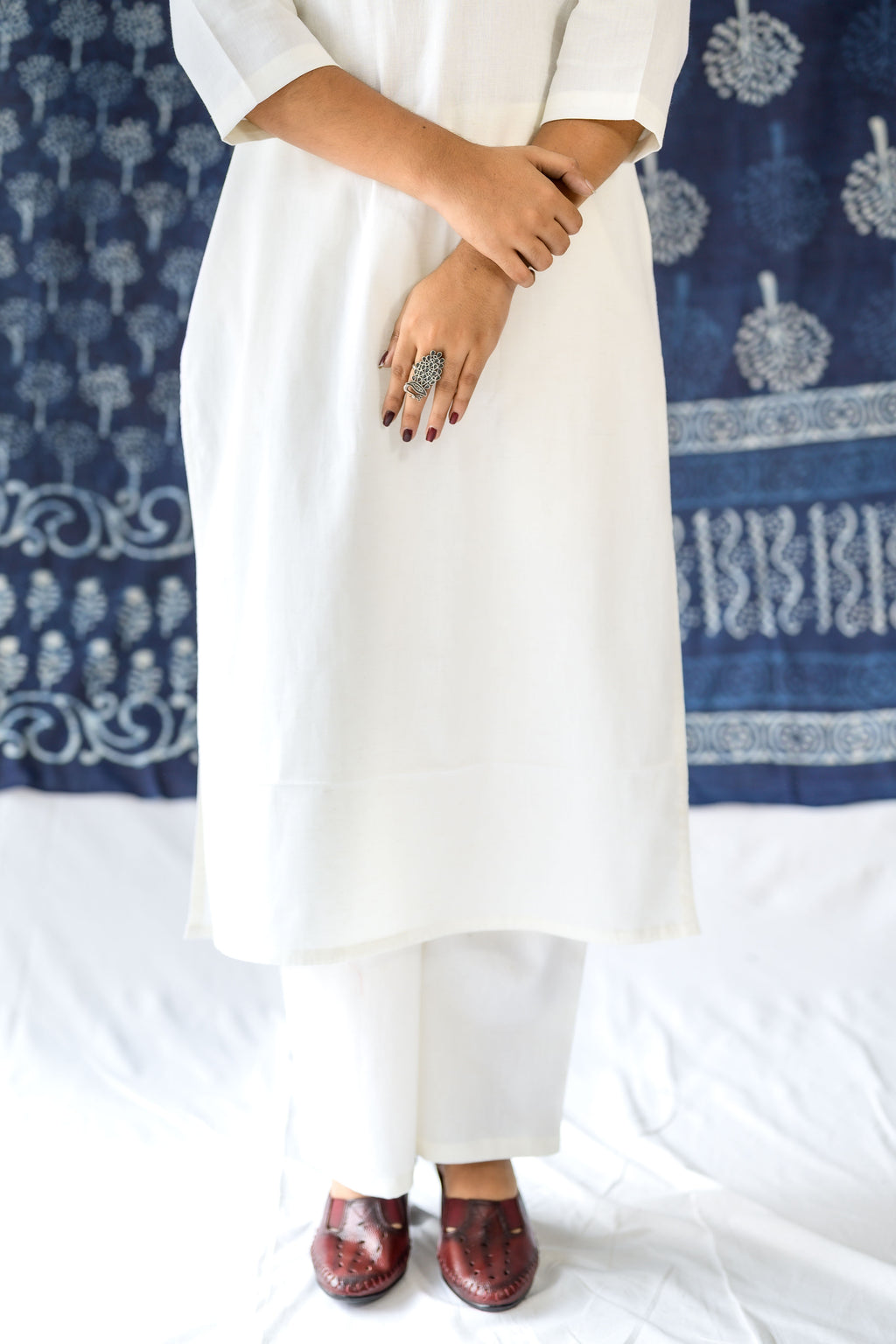 Set of 2- Off White Cotton Flax V Neck Kurta & Pants Set