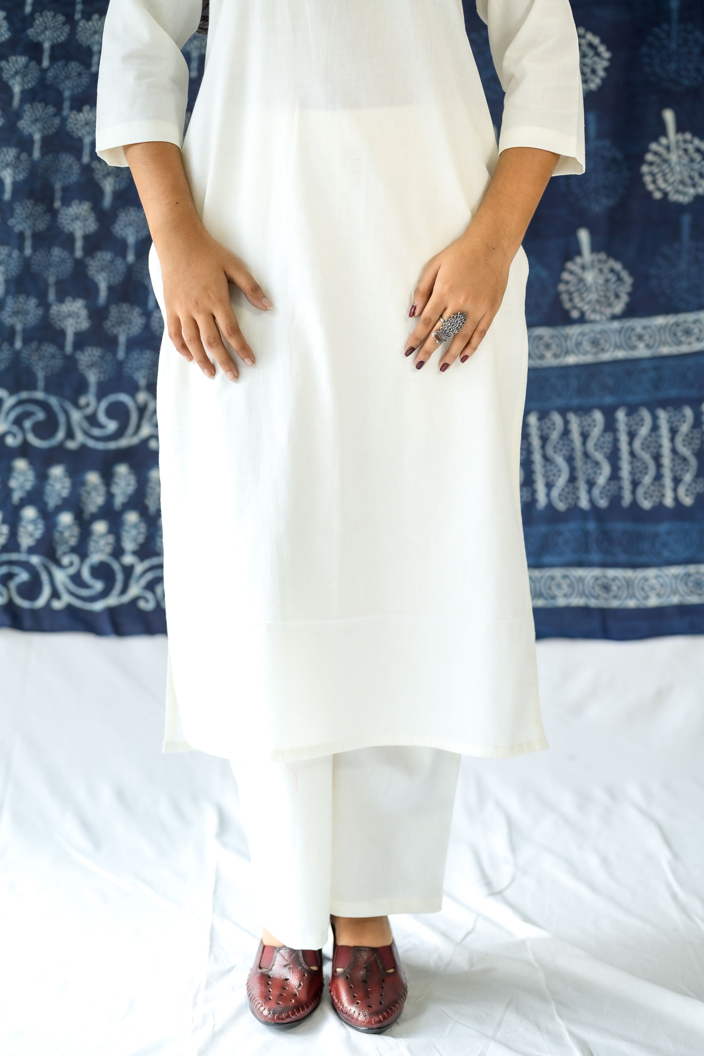 Set of 2- Off White Cotton Flax V Neck Kurta & Pants Set