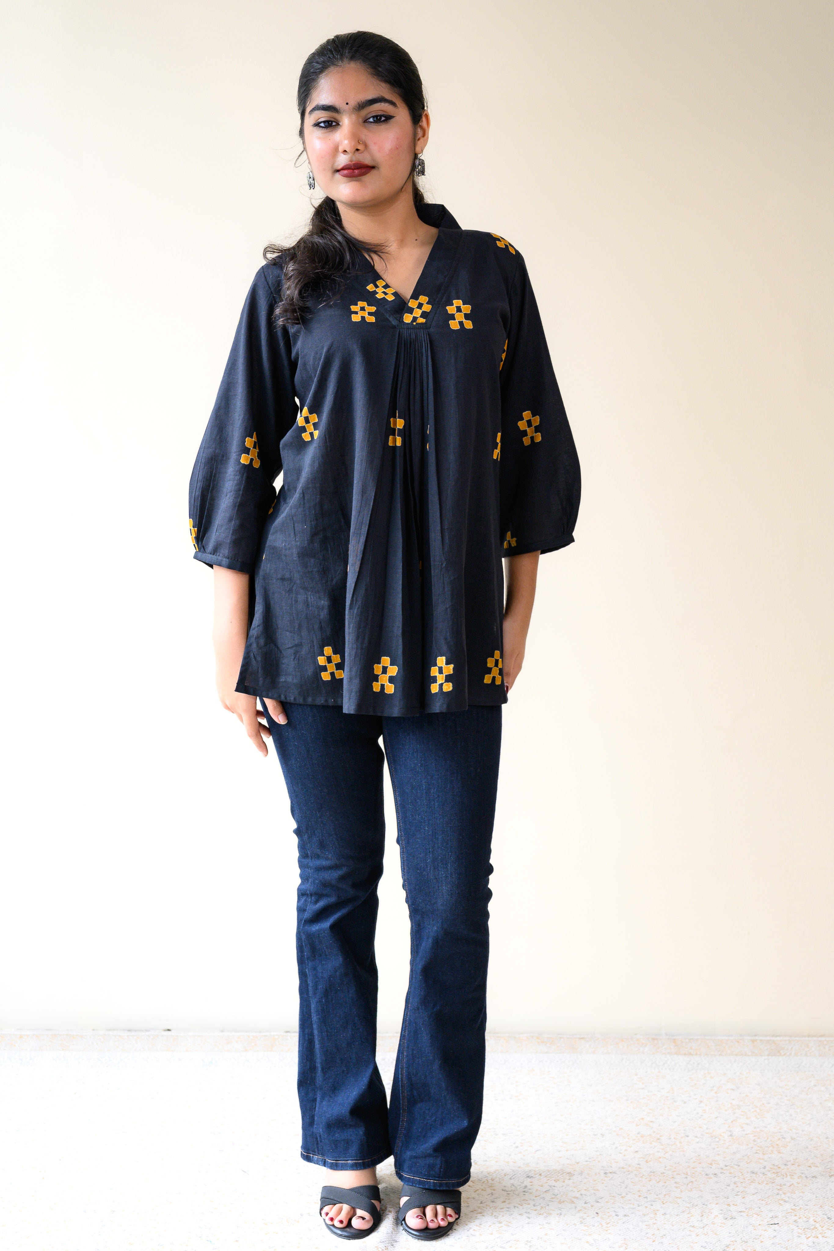 Paheli Dabu Short Top
