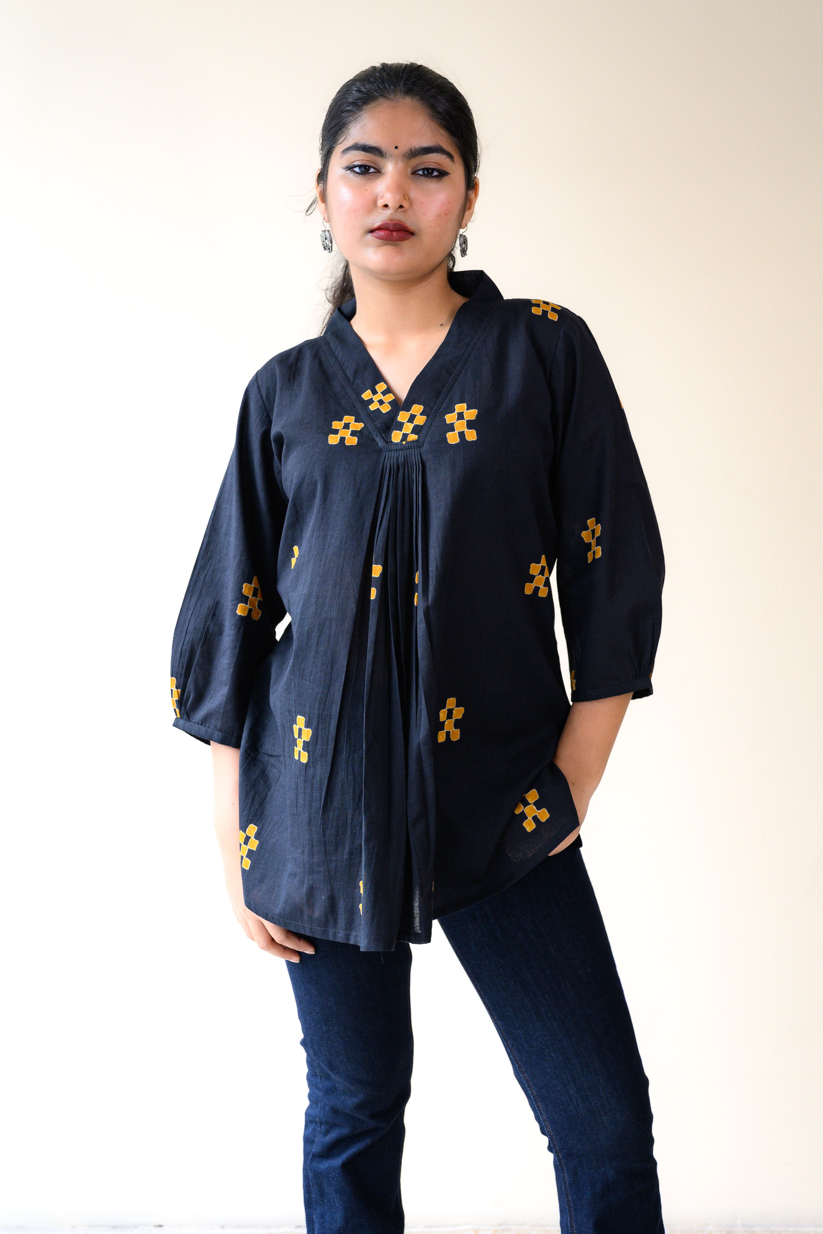 Paheli Dabu Short Top