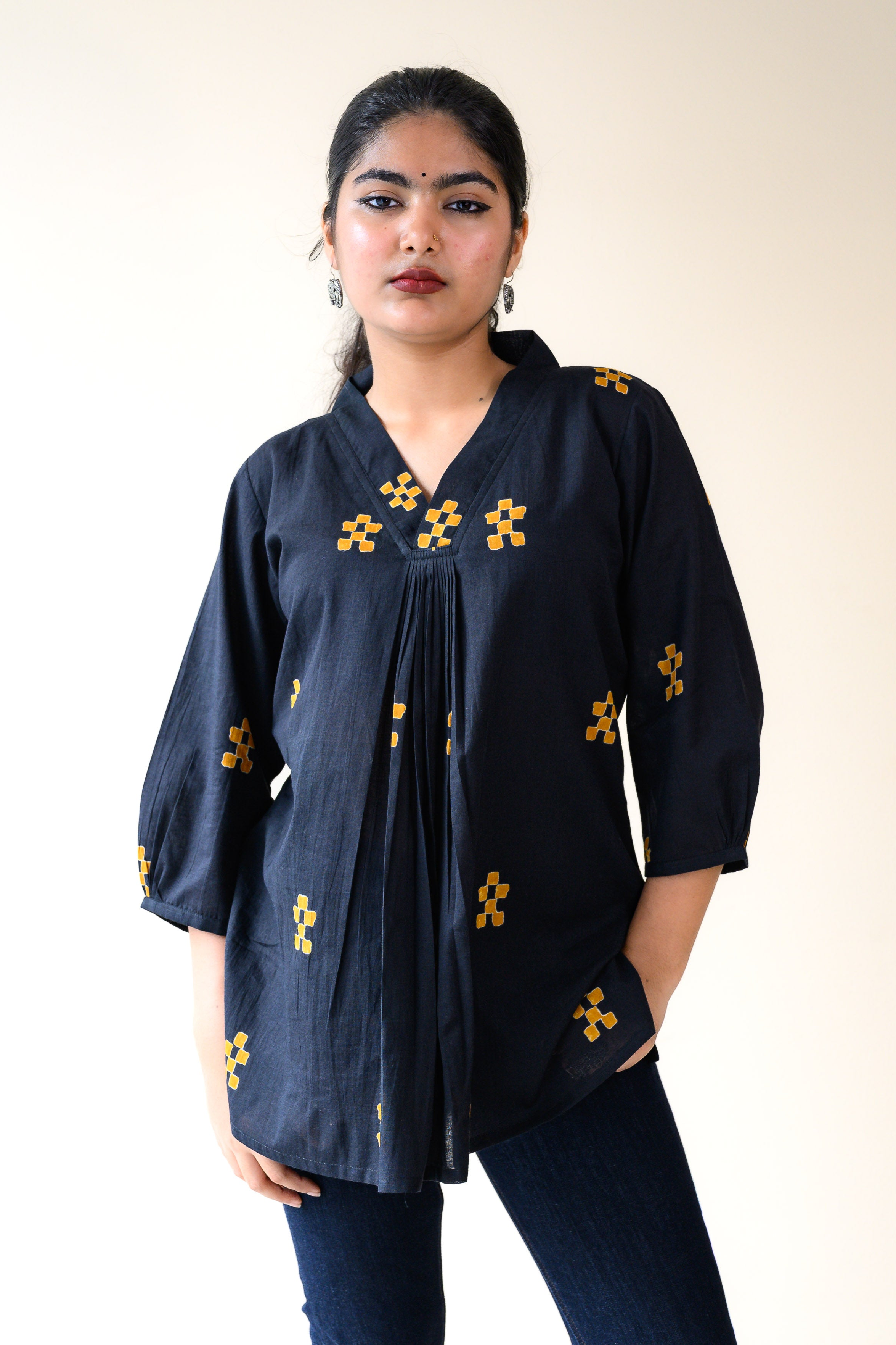 Paheli Dabu Short Top