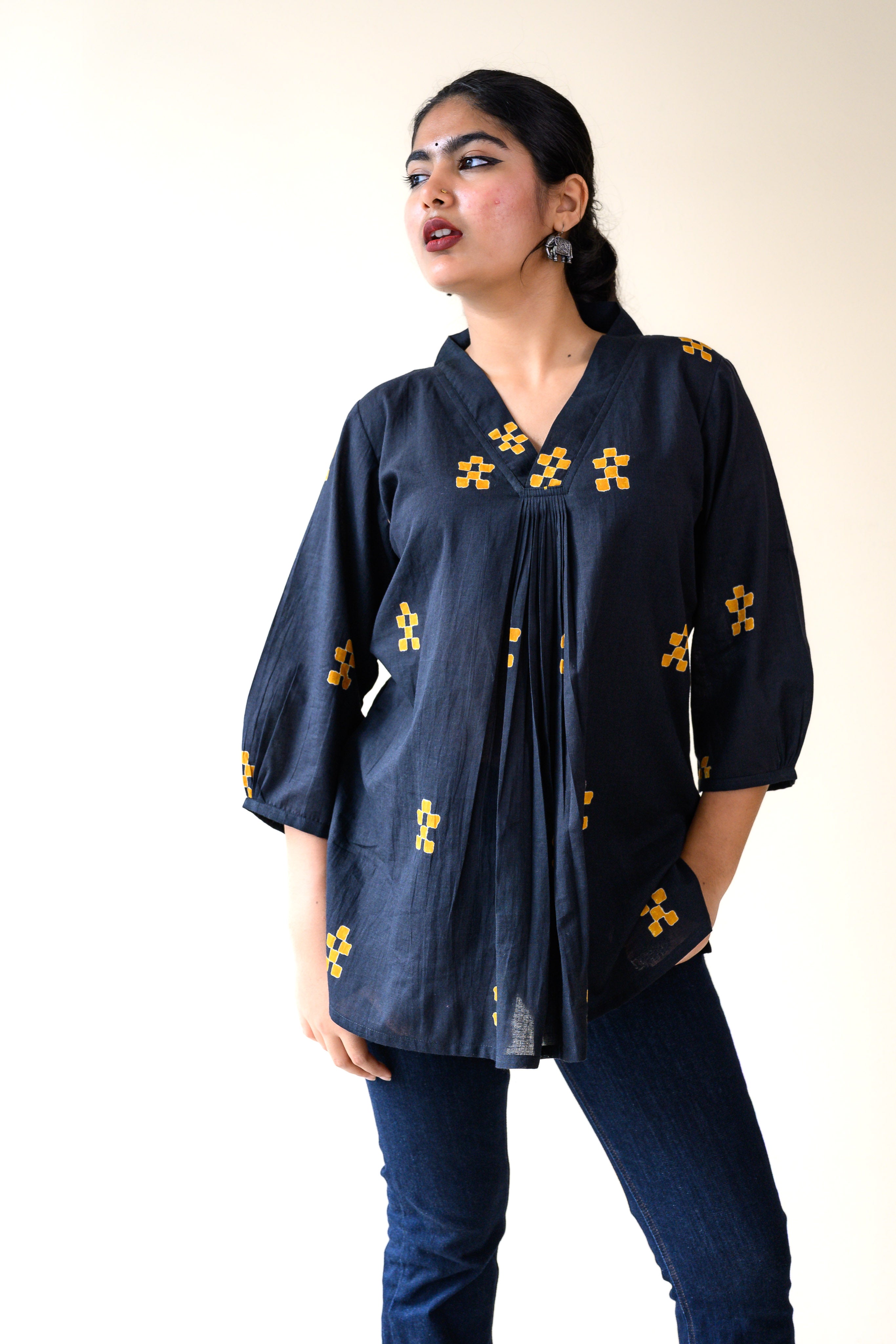 Paheli Dabu Short Top