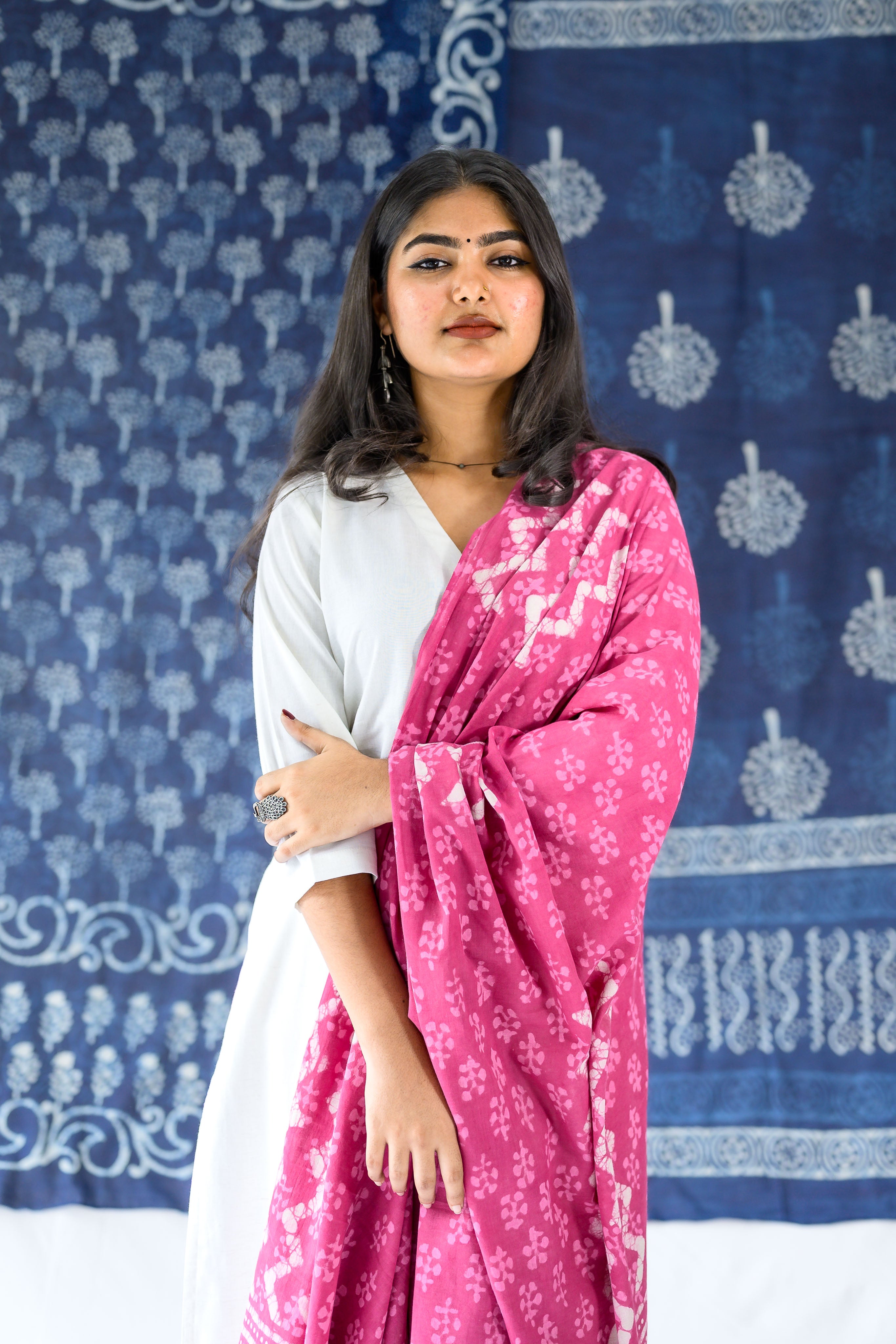 Set of 2- Off White Cotton Flax V Neck Kurta & Pants Set