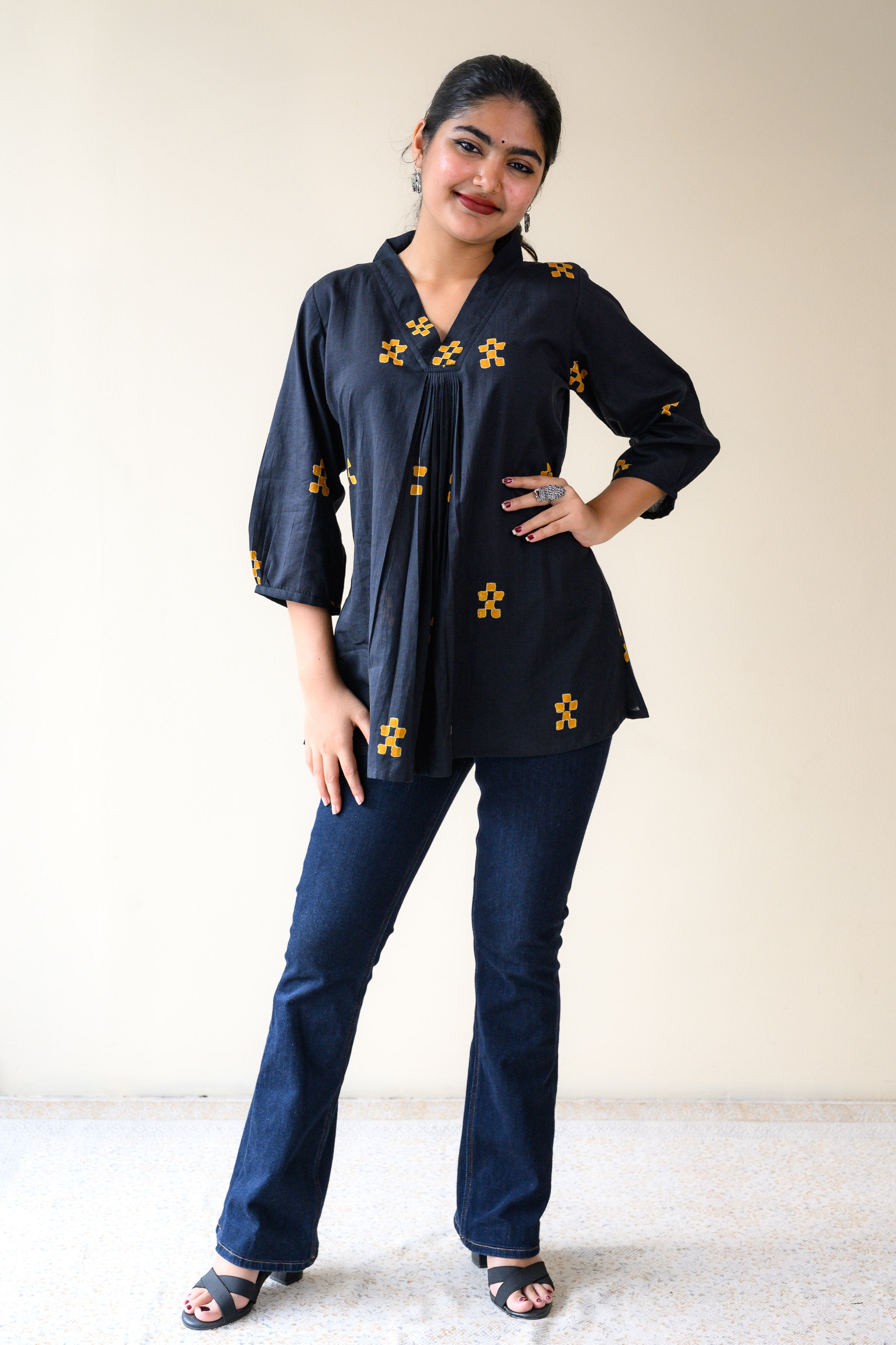 Paheli Dabu Short Top