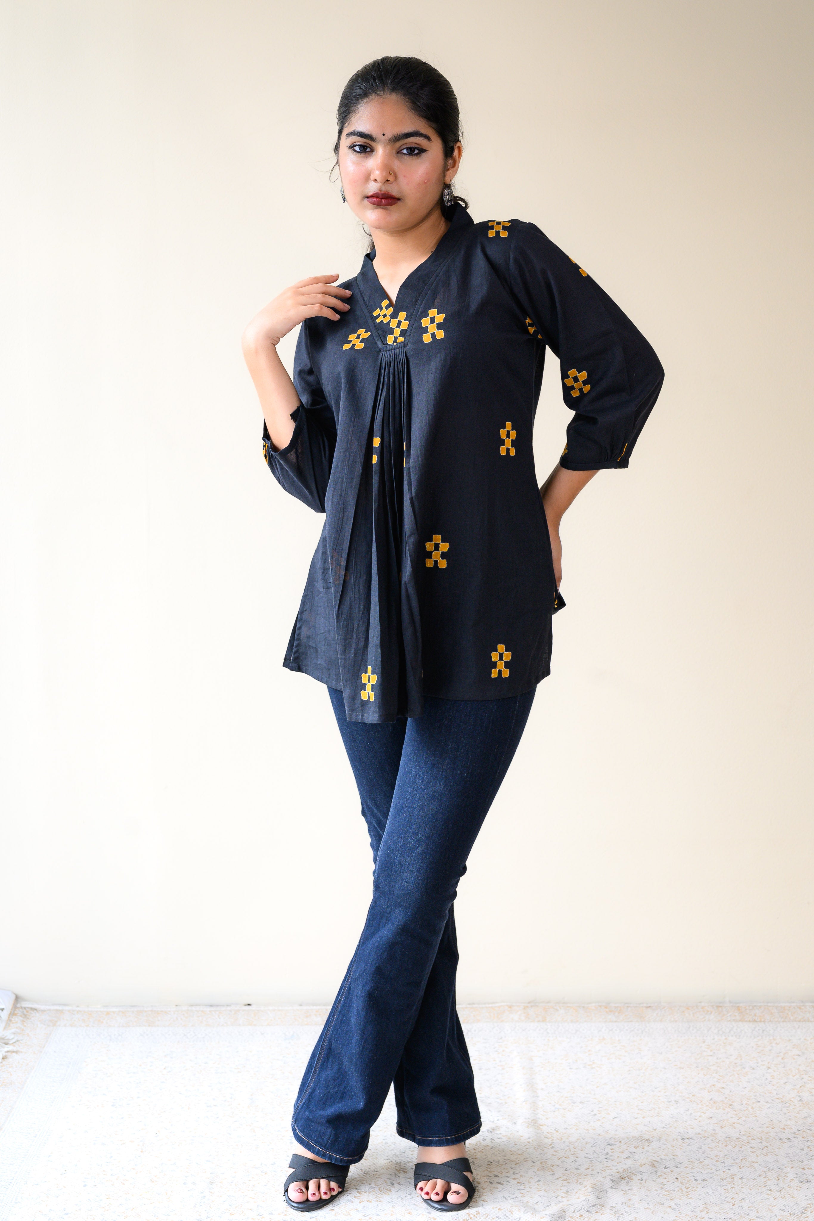 Paheli Dabu Short Top