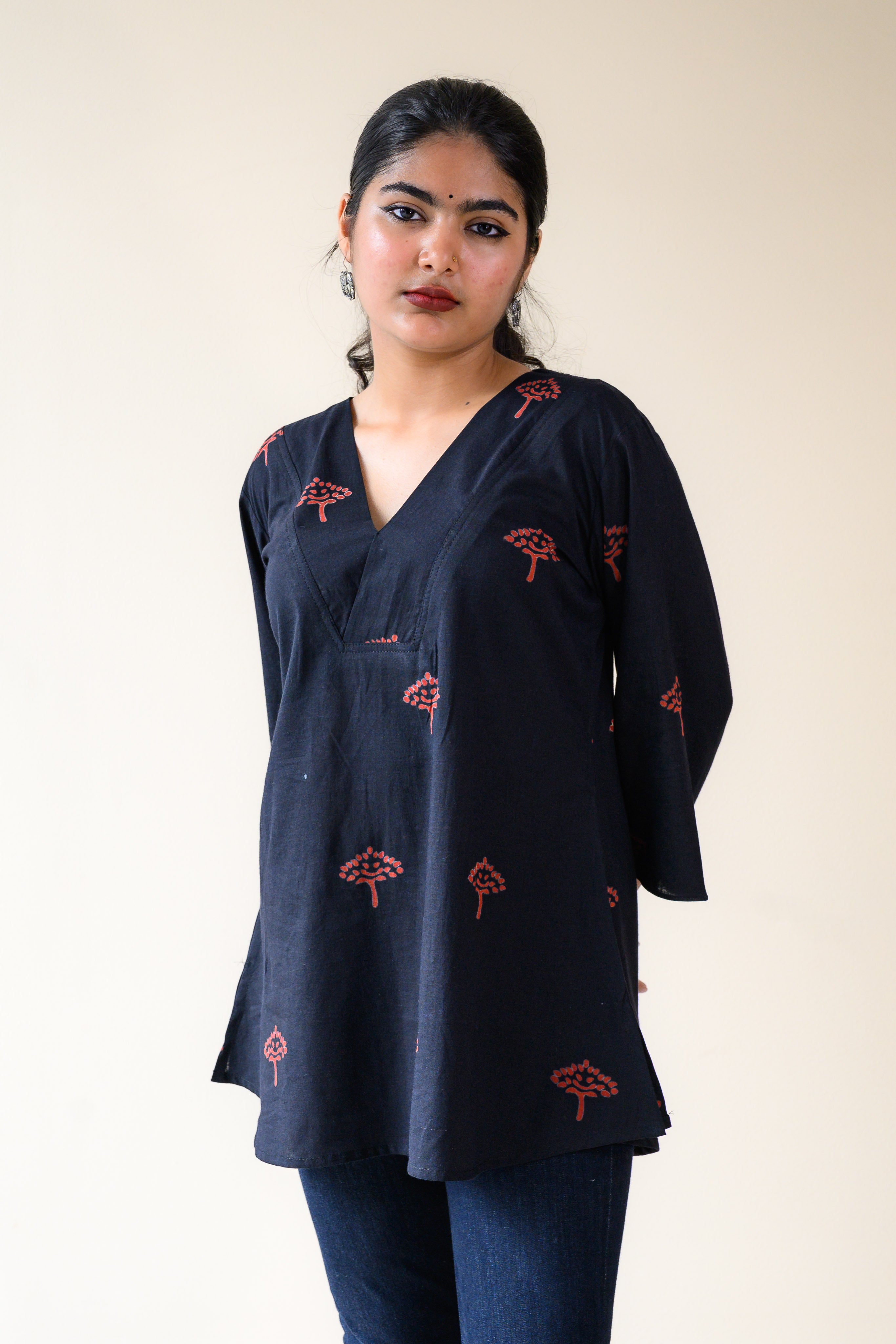 Naveli Dabu Short Top