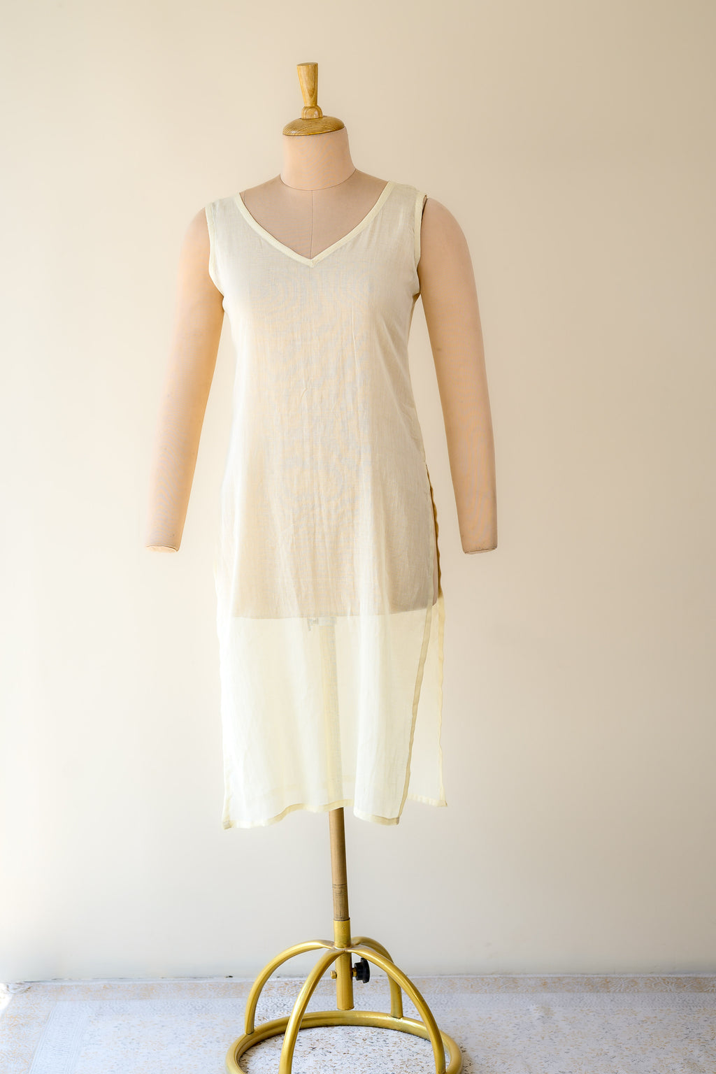 Cream Mul Cotton V Neck Slitted Inner Slip