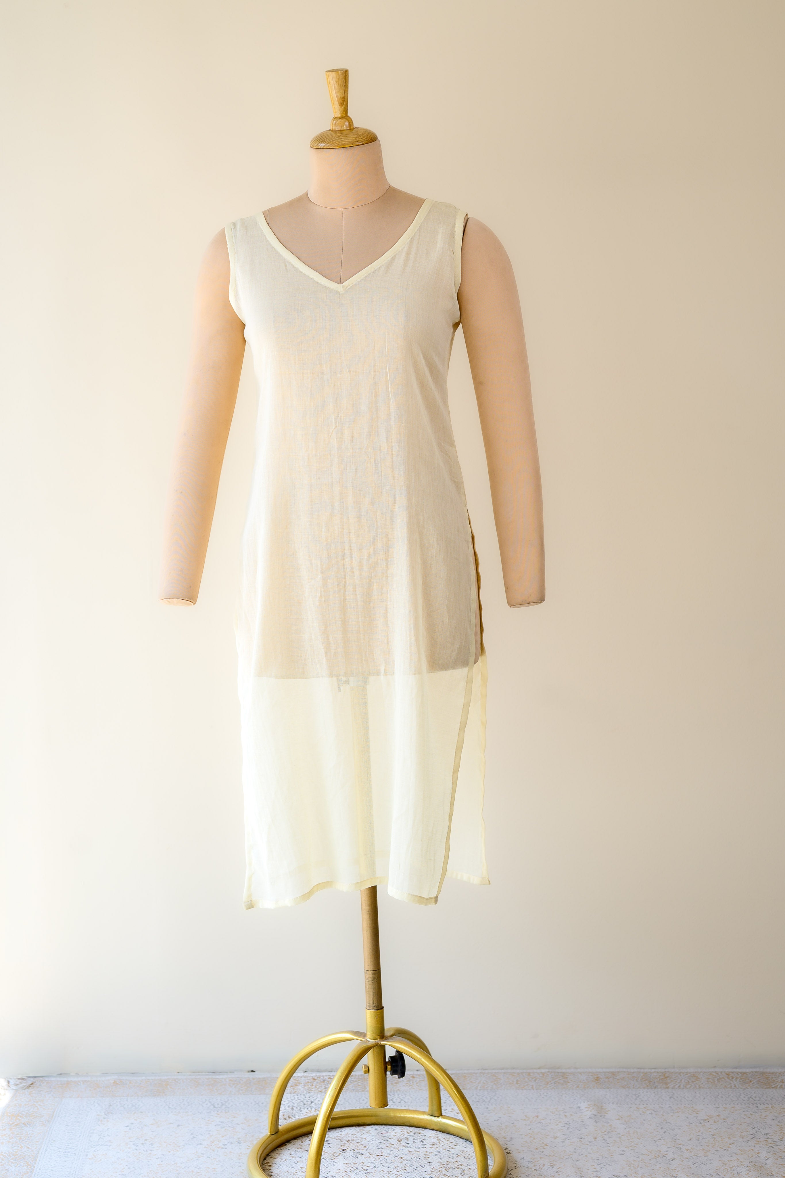 Cream Mul Cotton V Neck Slitted Inner Slip
