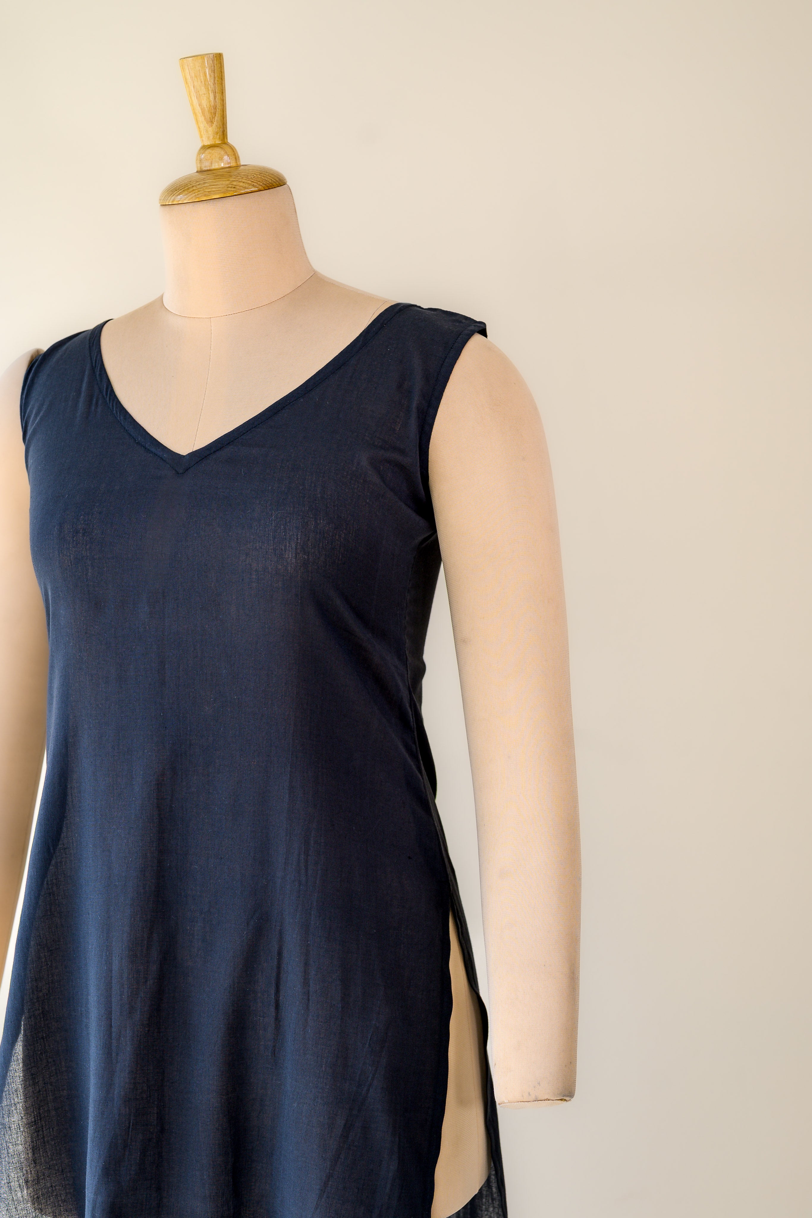 Black Mul Cotton V Neck Slitted Inner Slip