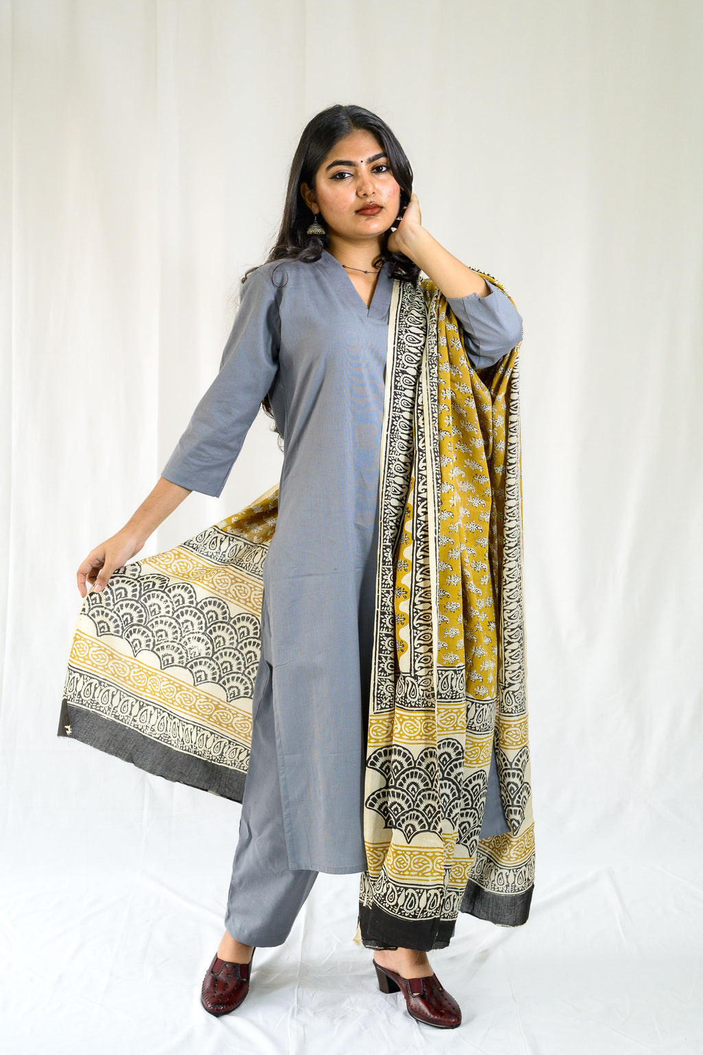 Set of 2- Grey Cotton Flax Collar Neck Kurta & Pants Set