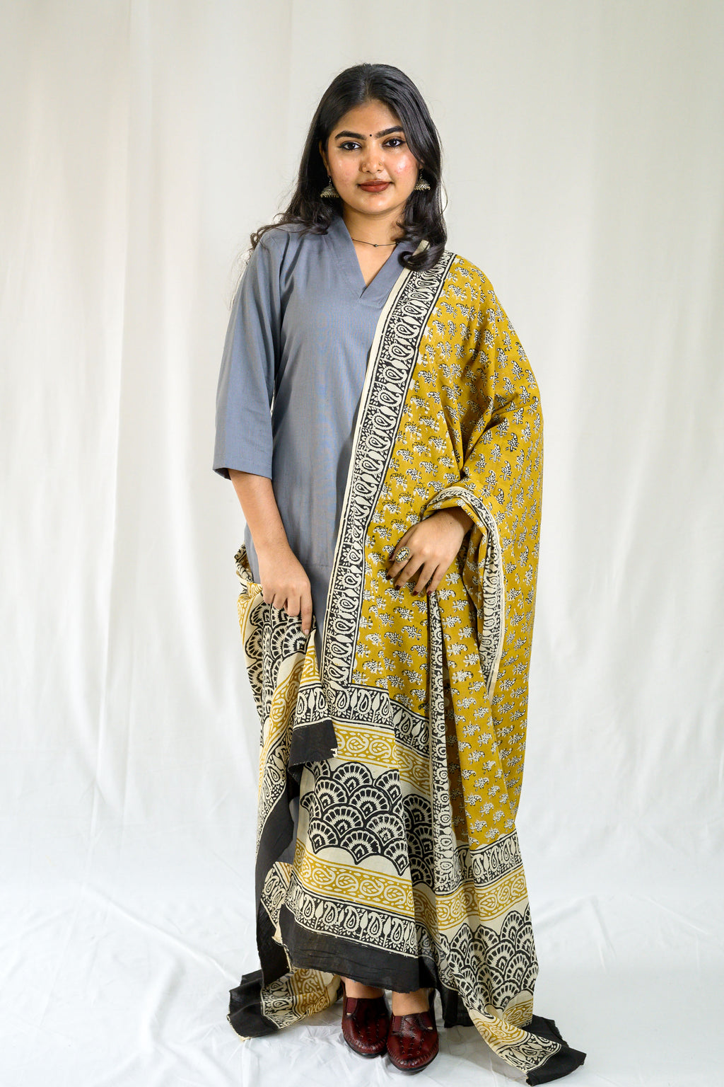 Set of 2- Grey Cotton Flax Collar Neck Kurta & Pants Set