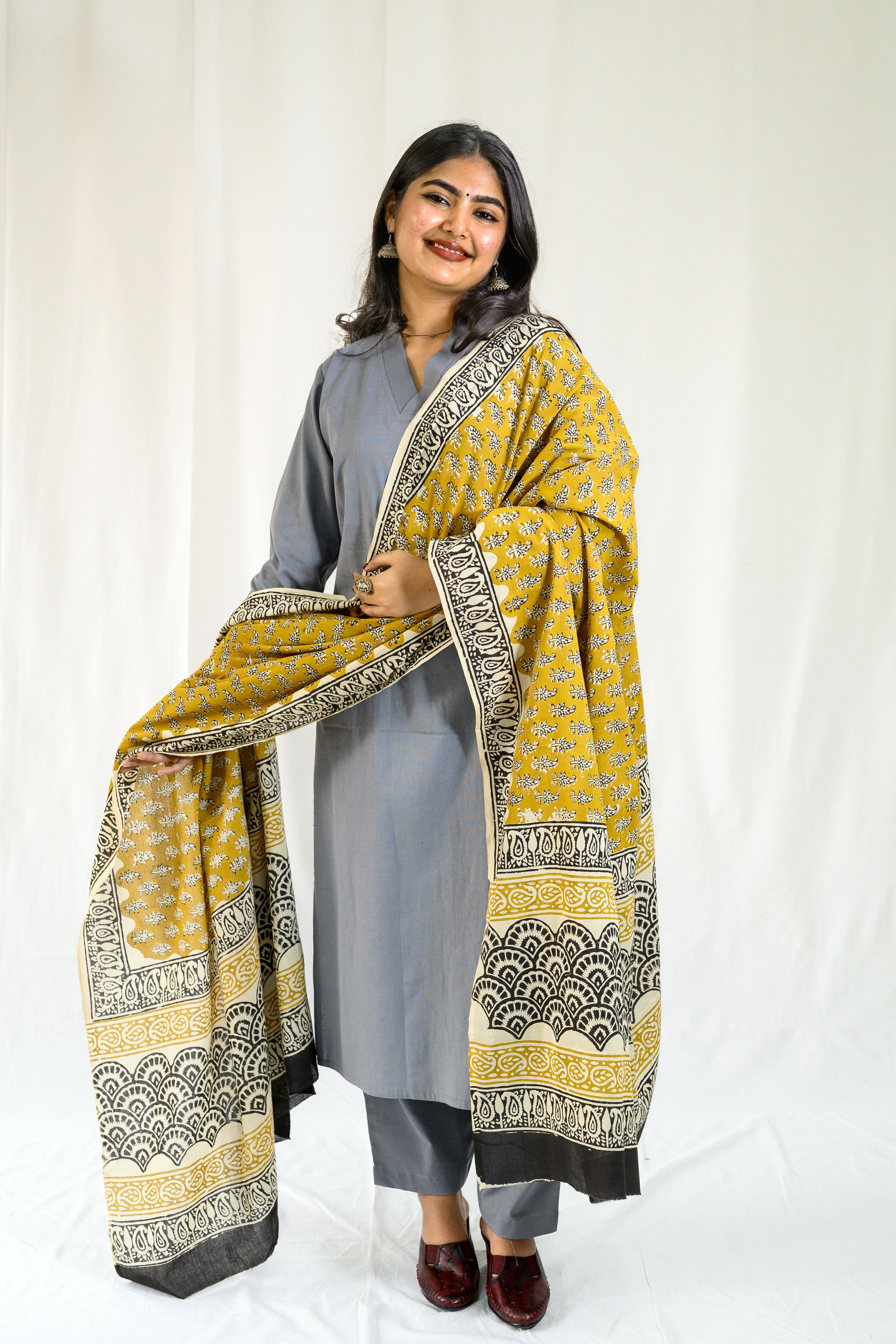 Set of 2- Grey Cotton Flax Collar Neck Kurta & Pants Set